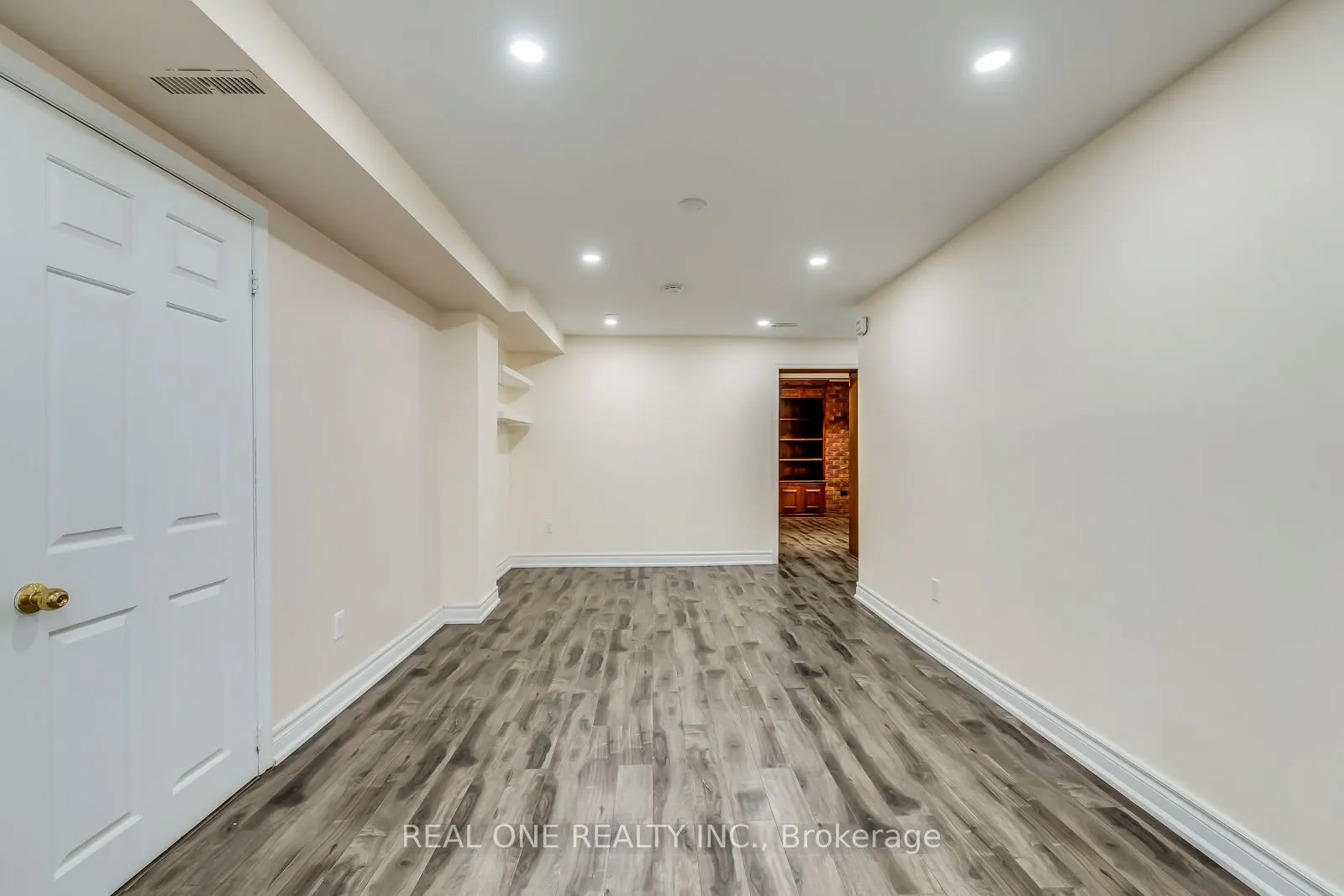 1585 Crombie Road