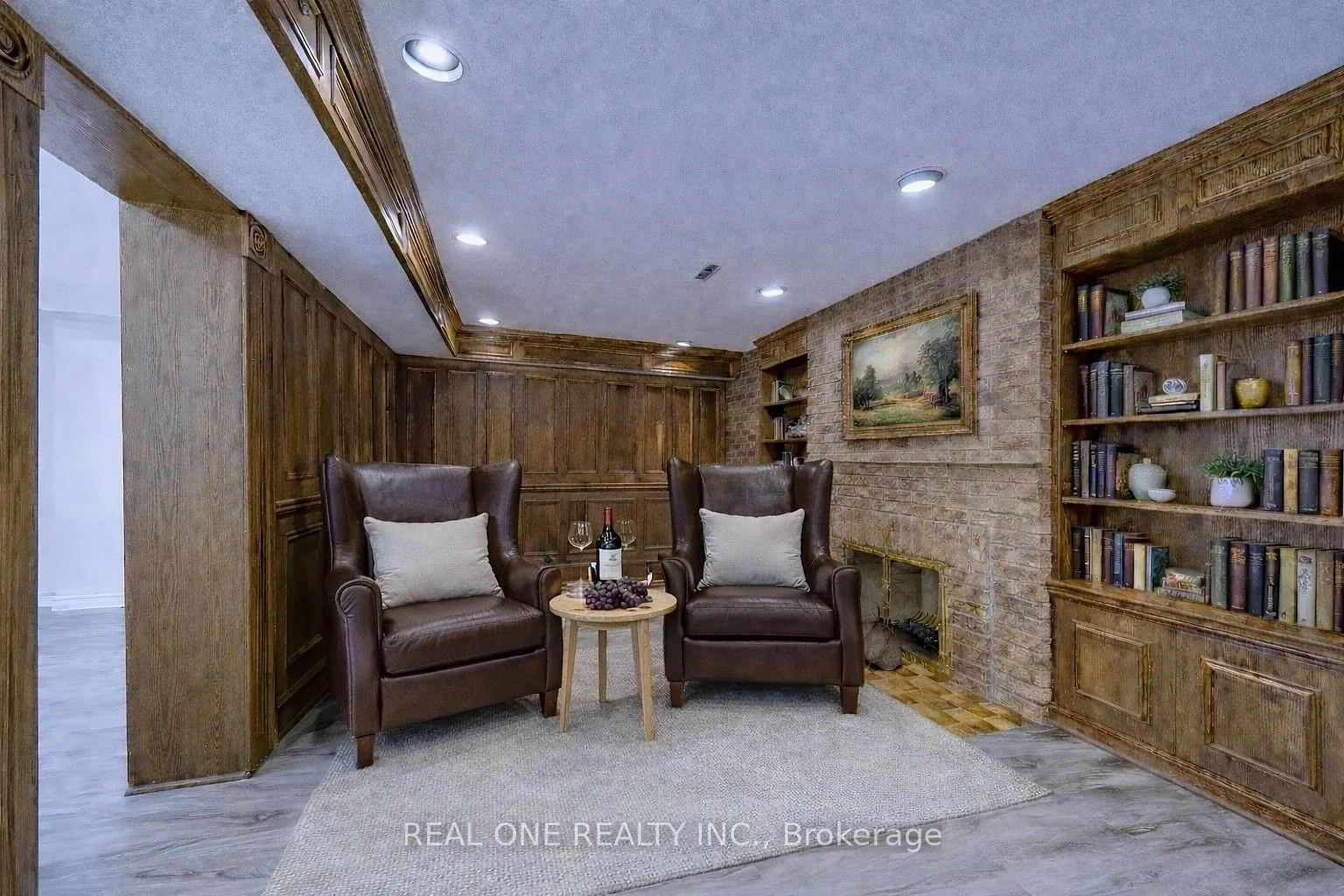 1585 Crombie Road