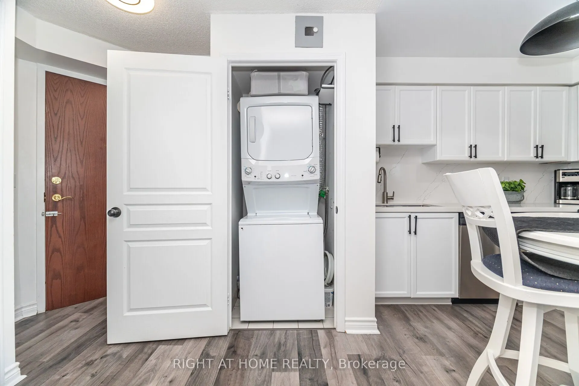 2545 Erin Centre Boulevard #1211