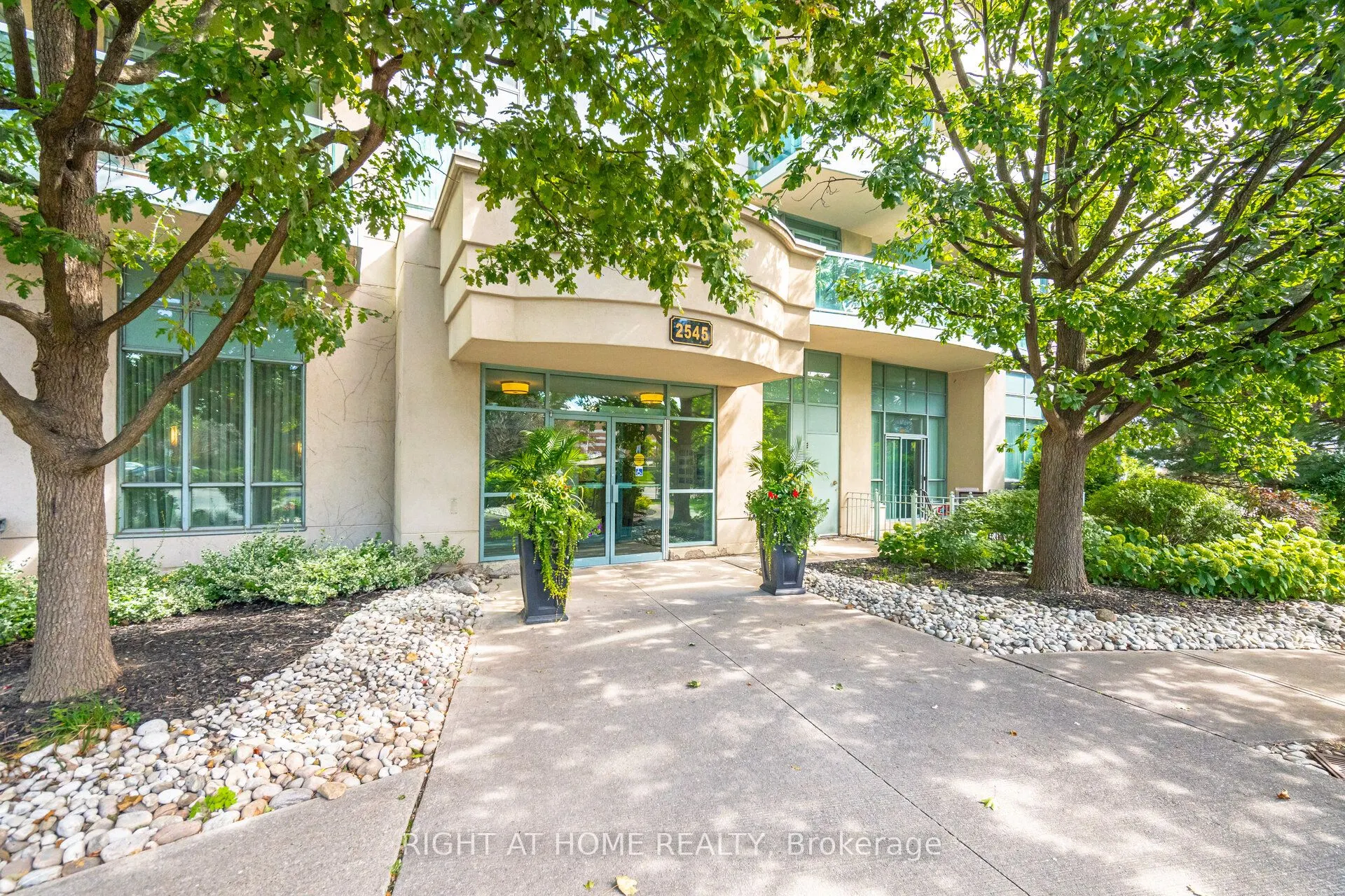2545 Erin Centre Boulevard #1211