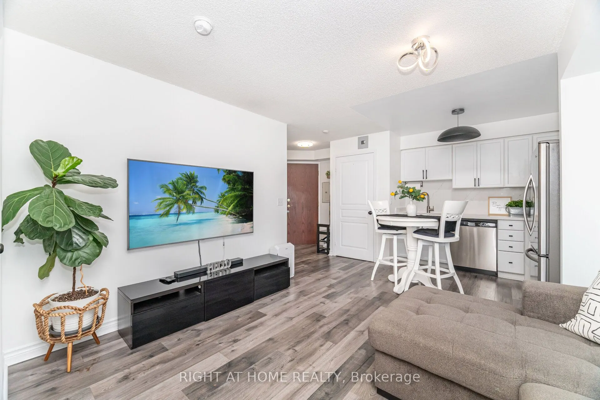 2545 Erin Centre Boulevard #1211