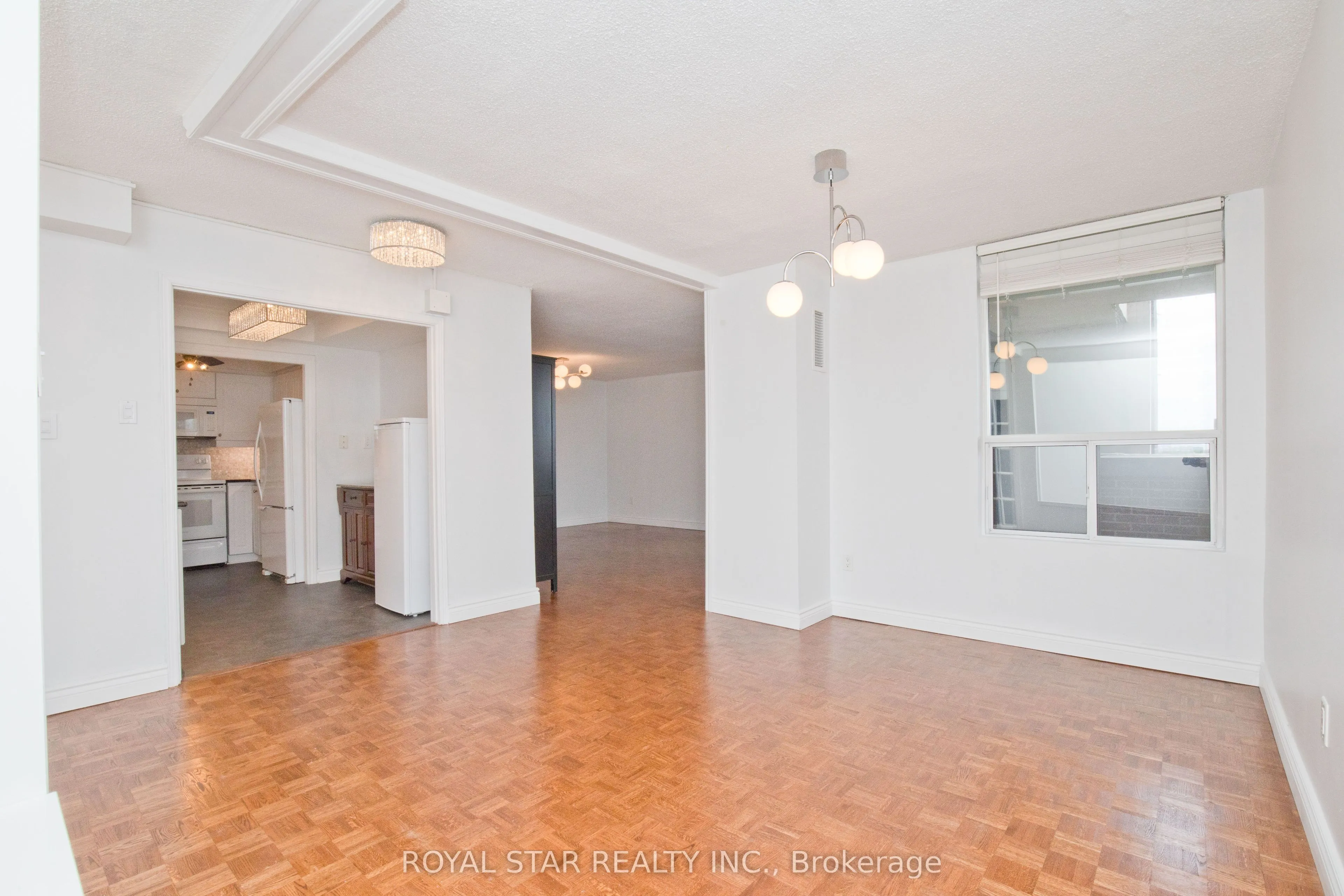1535 Lakeshore Road E #1607