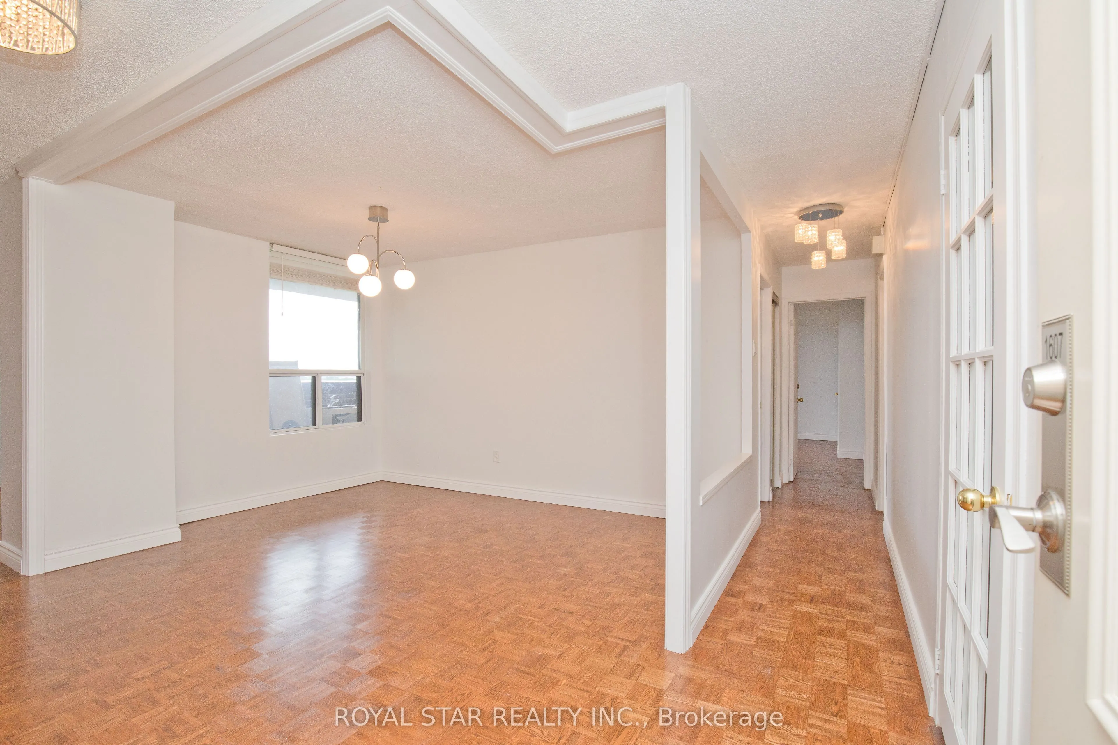 1535 Lakeshore Road E #1607