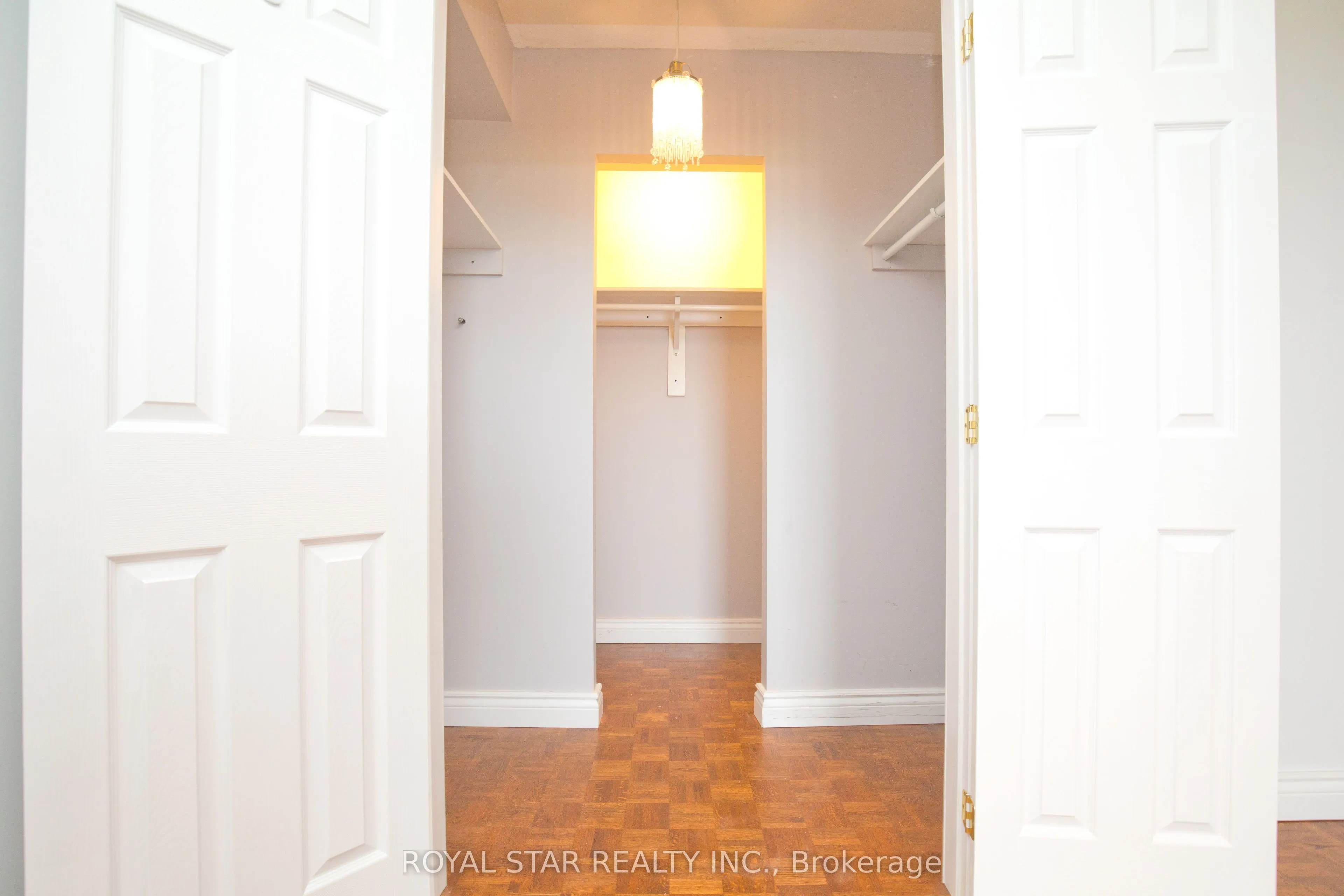 1535 Lakeshore Road E #1607