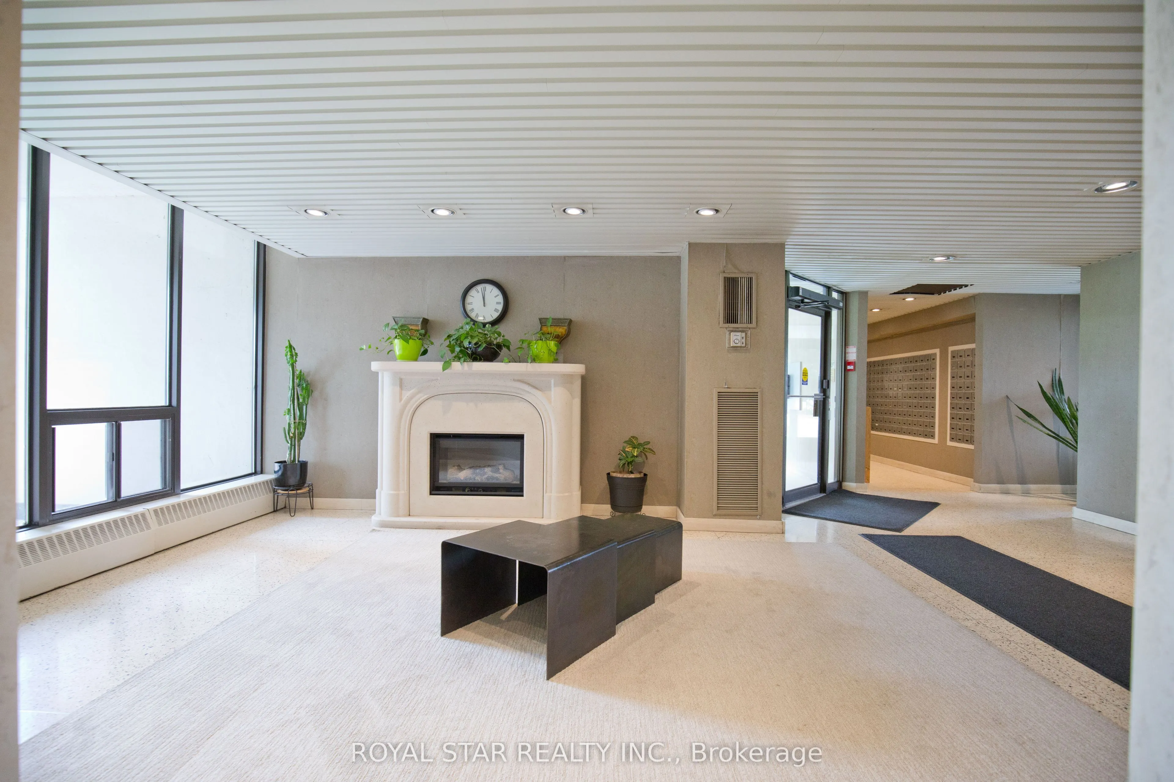 1535 Lakeshore Road E #1607