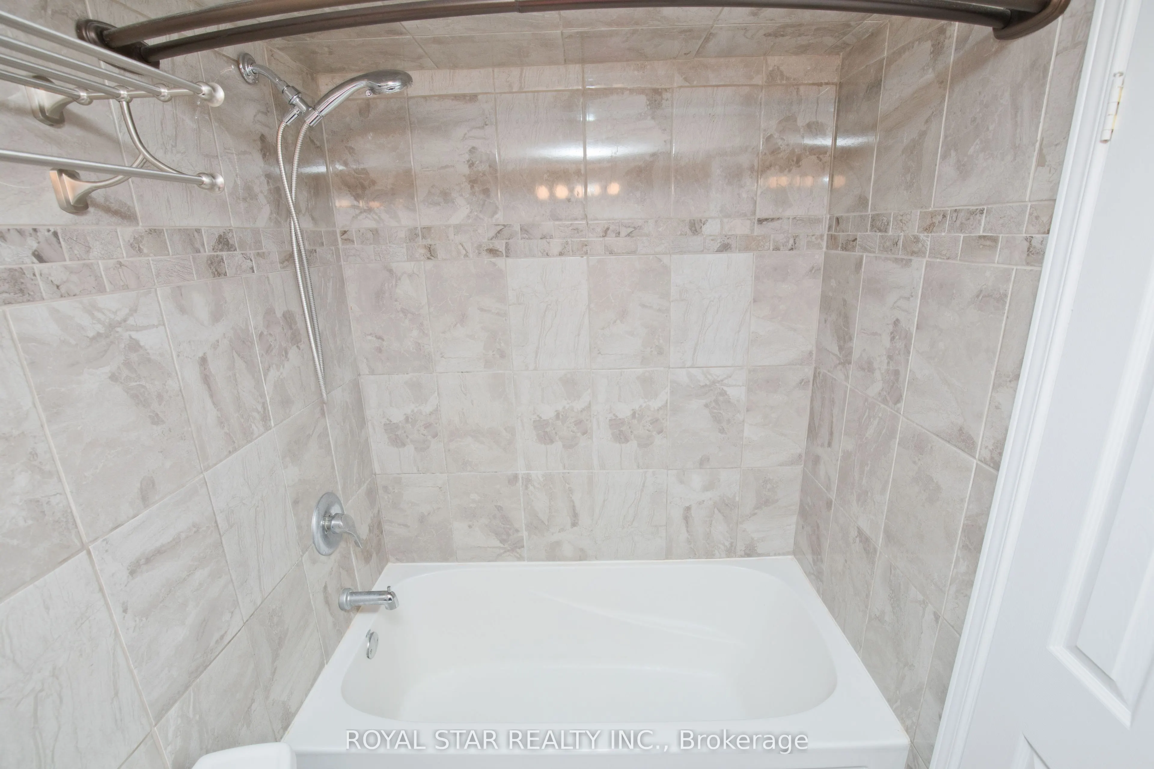 1535 Lakeshore Road E #1607