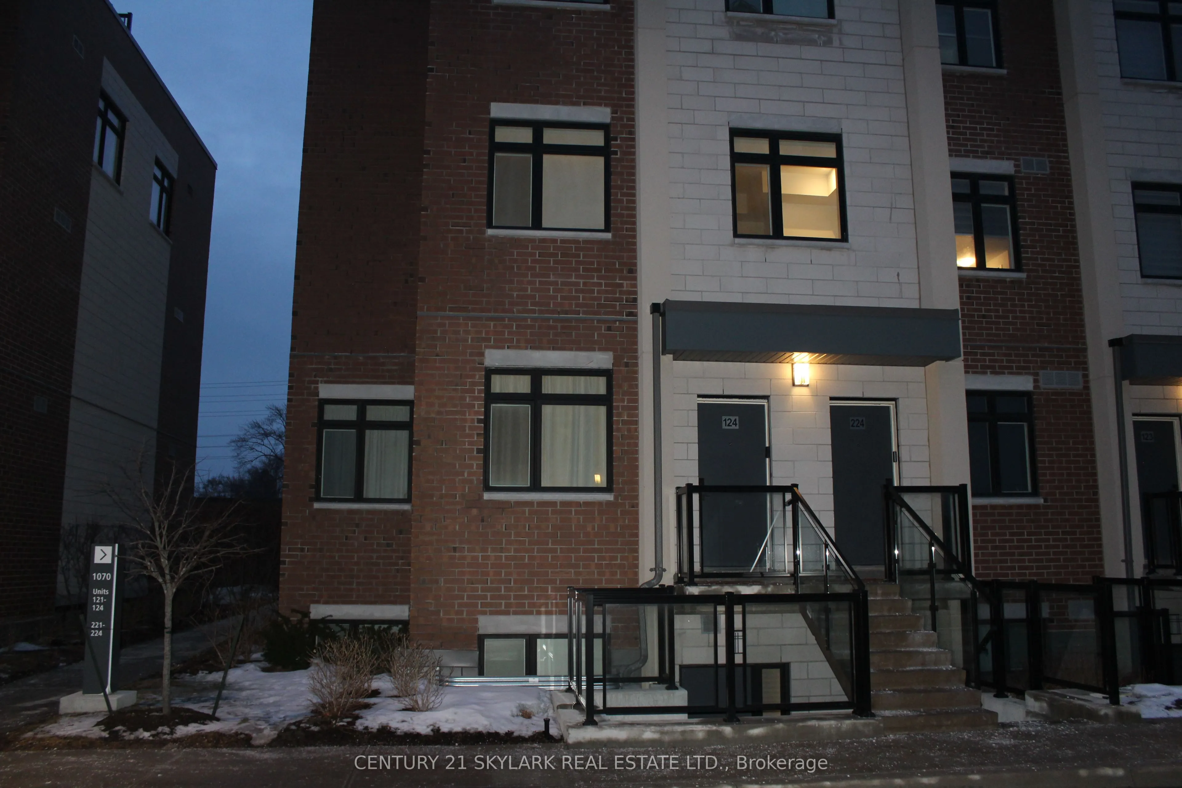 1070 Douglas McCurdy Common #124