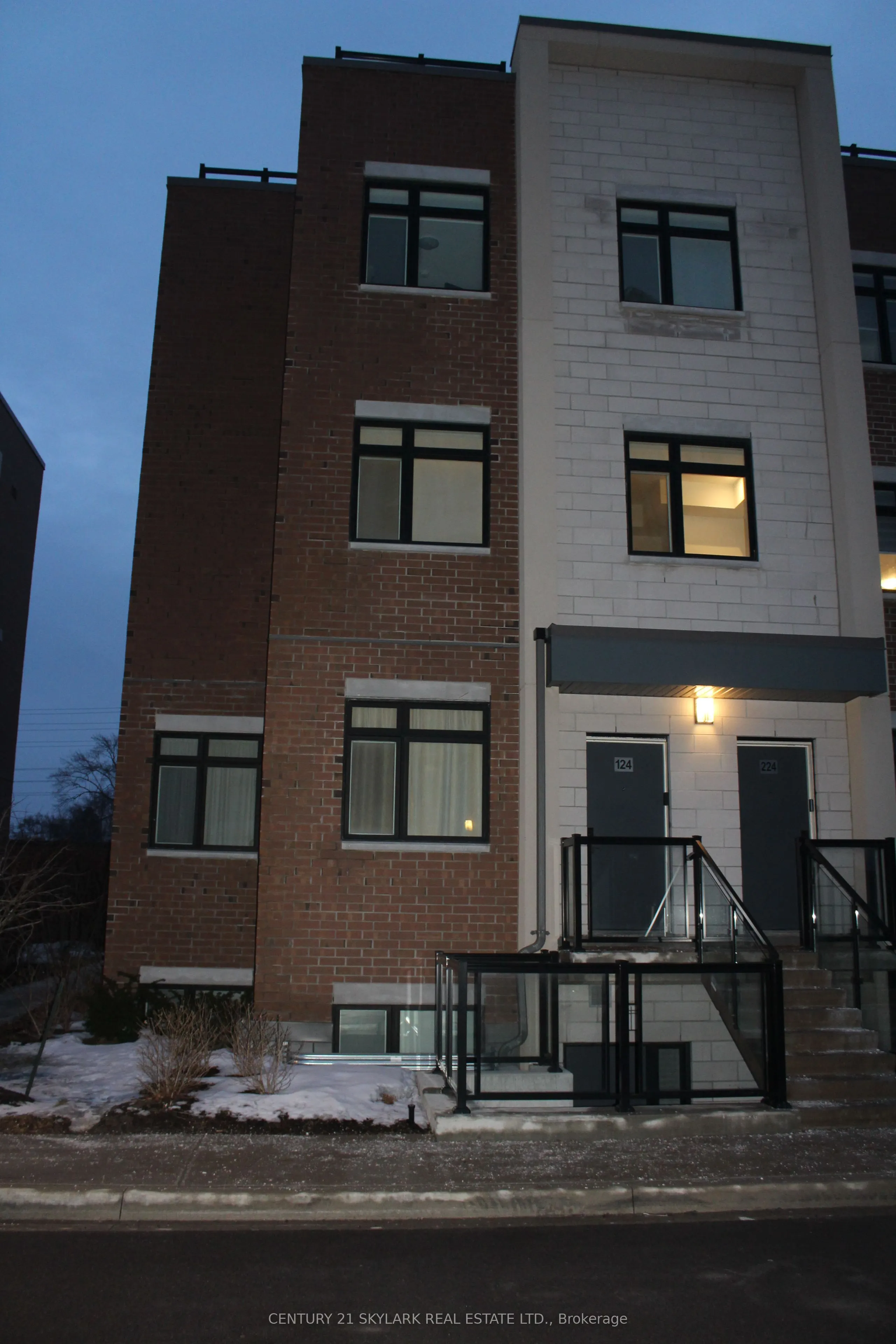 1070 Douglas McCurdy Common #124