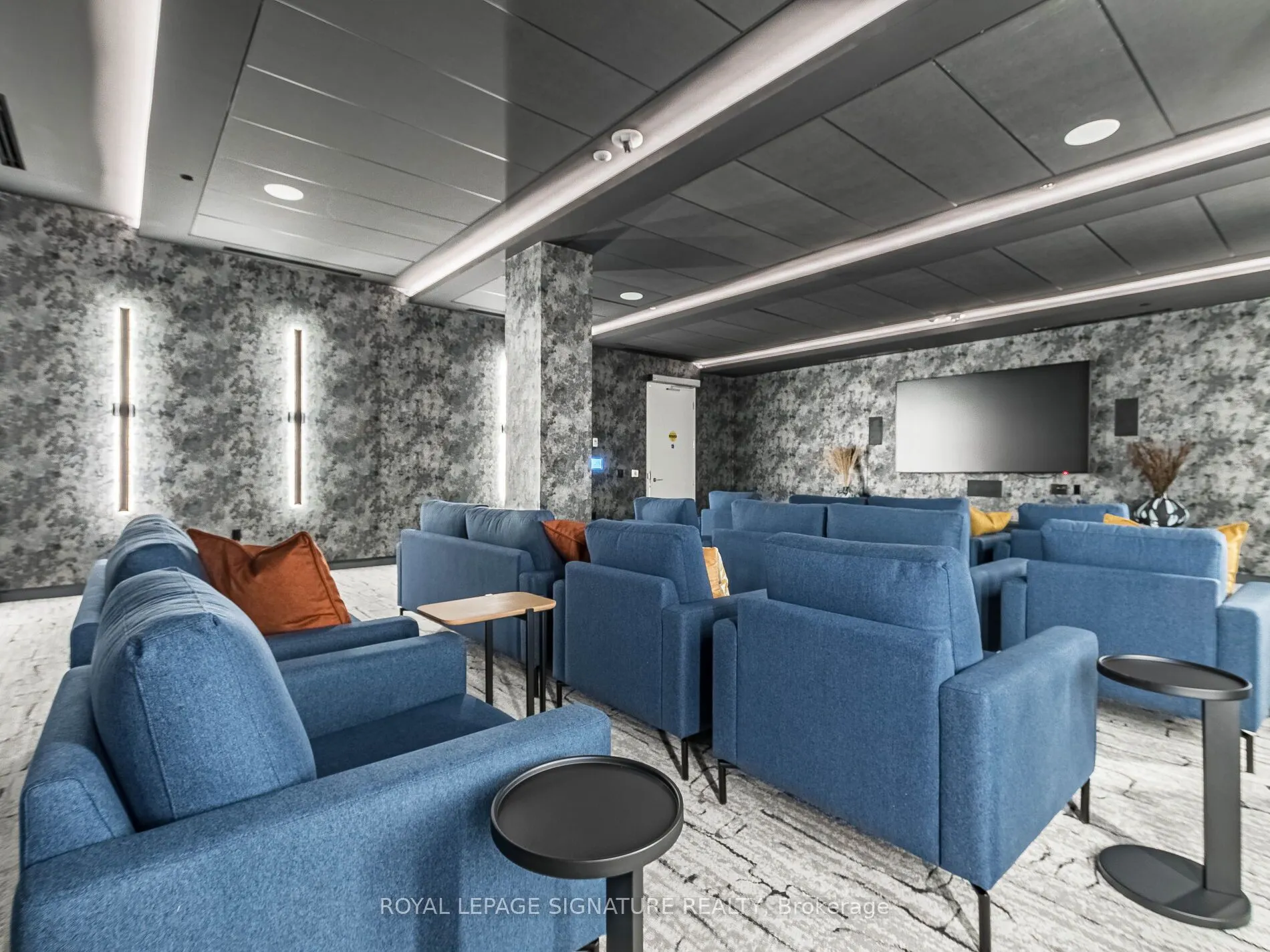 86 Dundas Street E #622