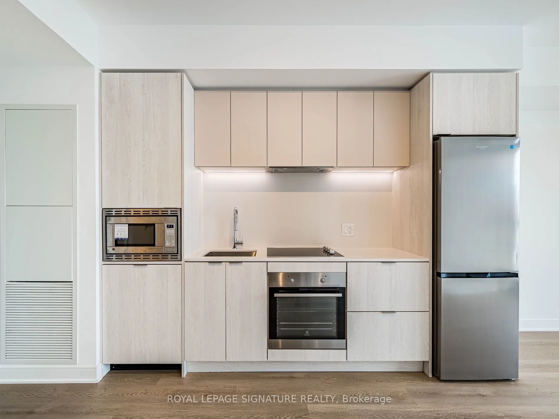 86 Dundas Street E #622