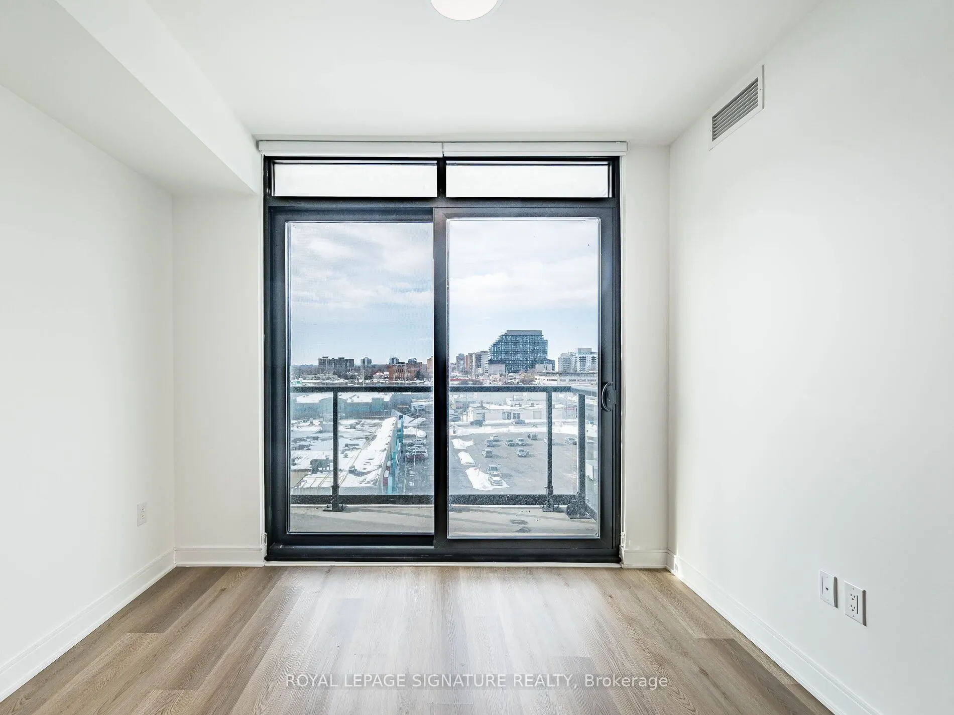 86 Dundas Street E #622