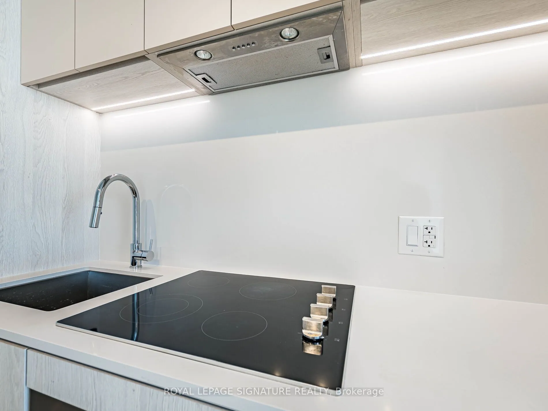 86 Dundas Street E #622