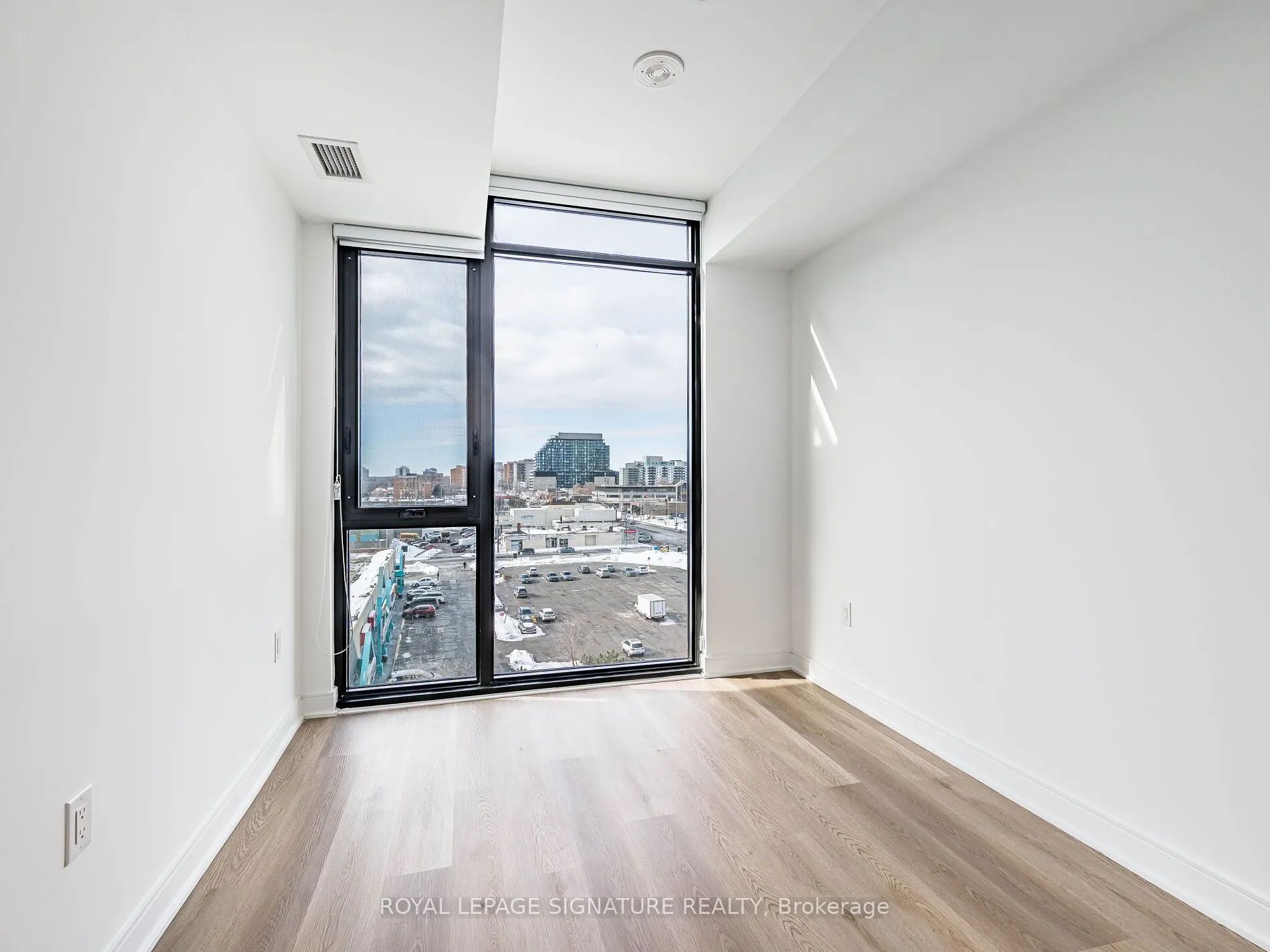 86 Dundas Street E #622