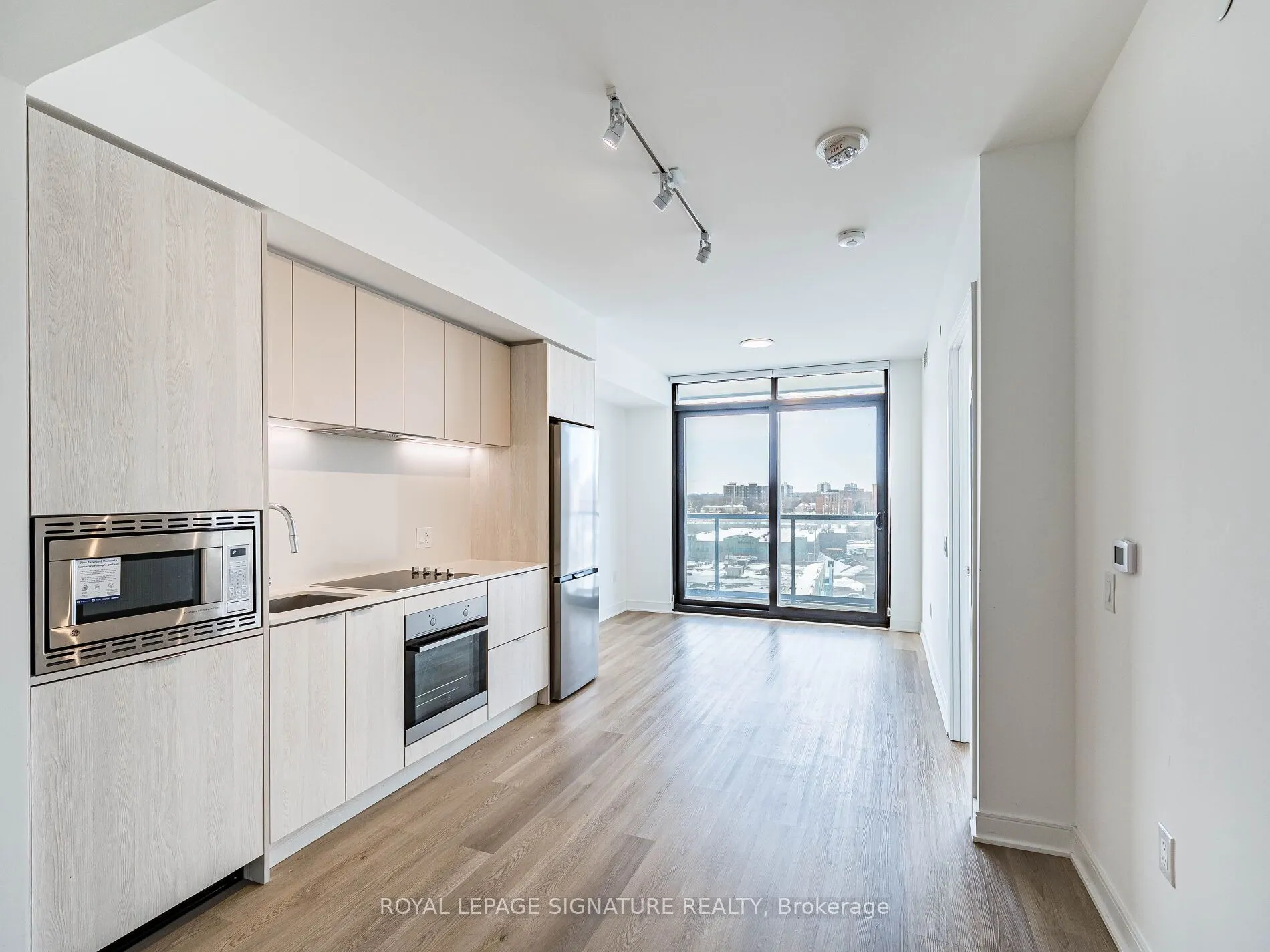 86 Dundas Street E #622
