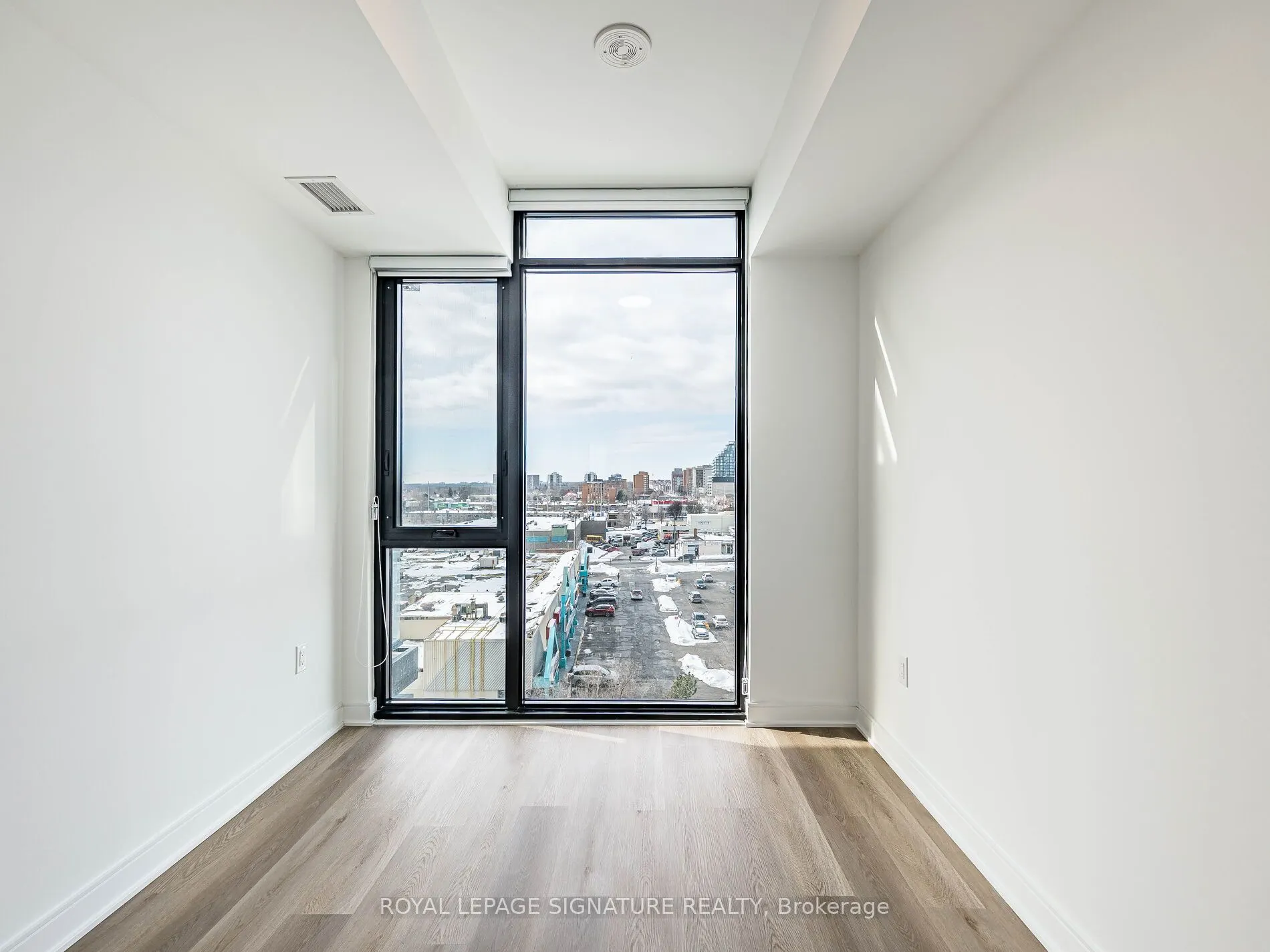 86 Dundas Street E #622