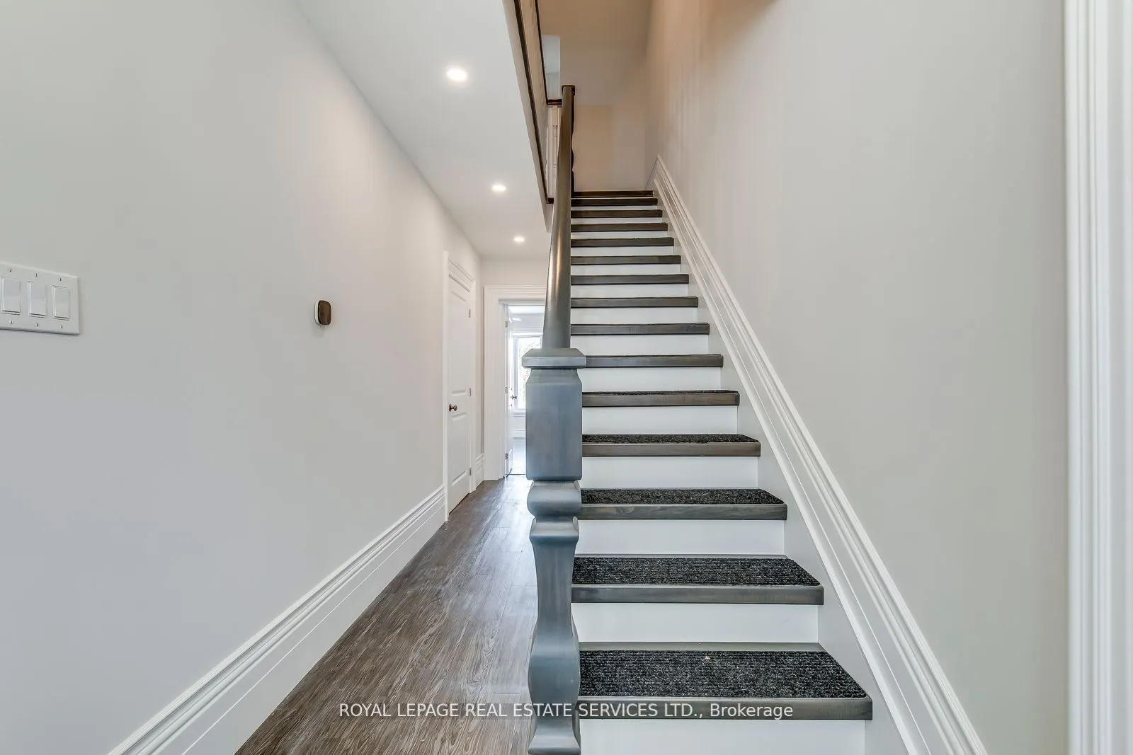 317 Queen Street S