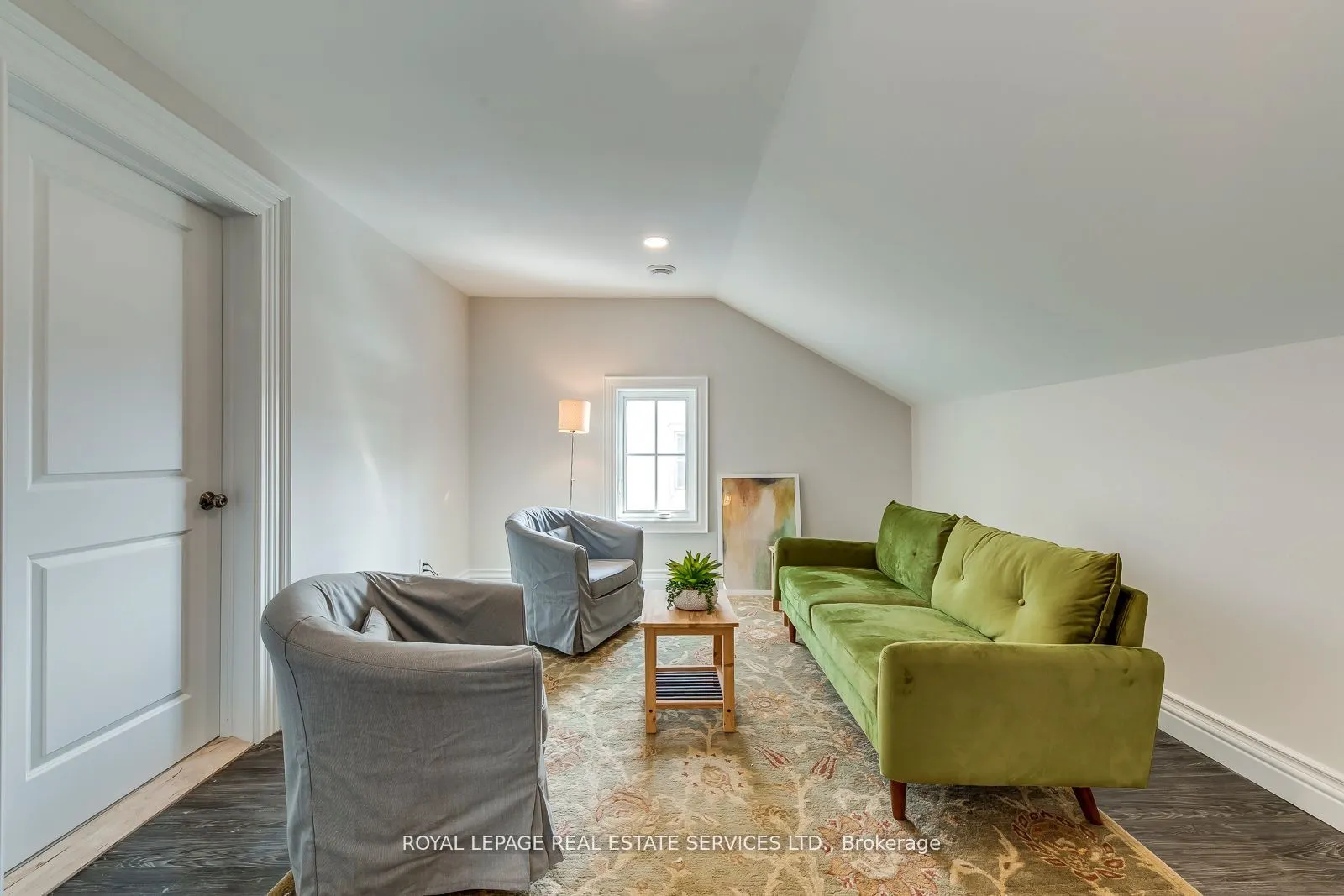 317 Queen Street S