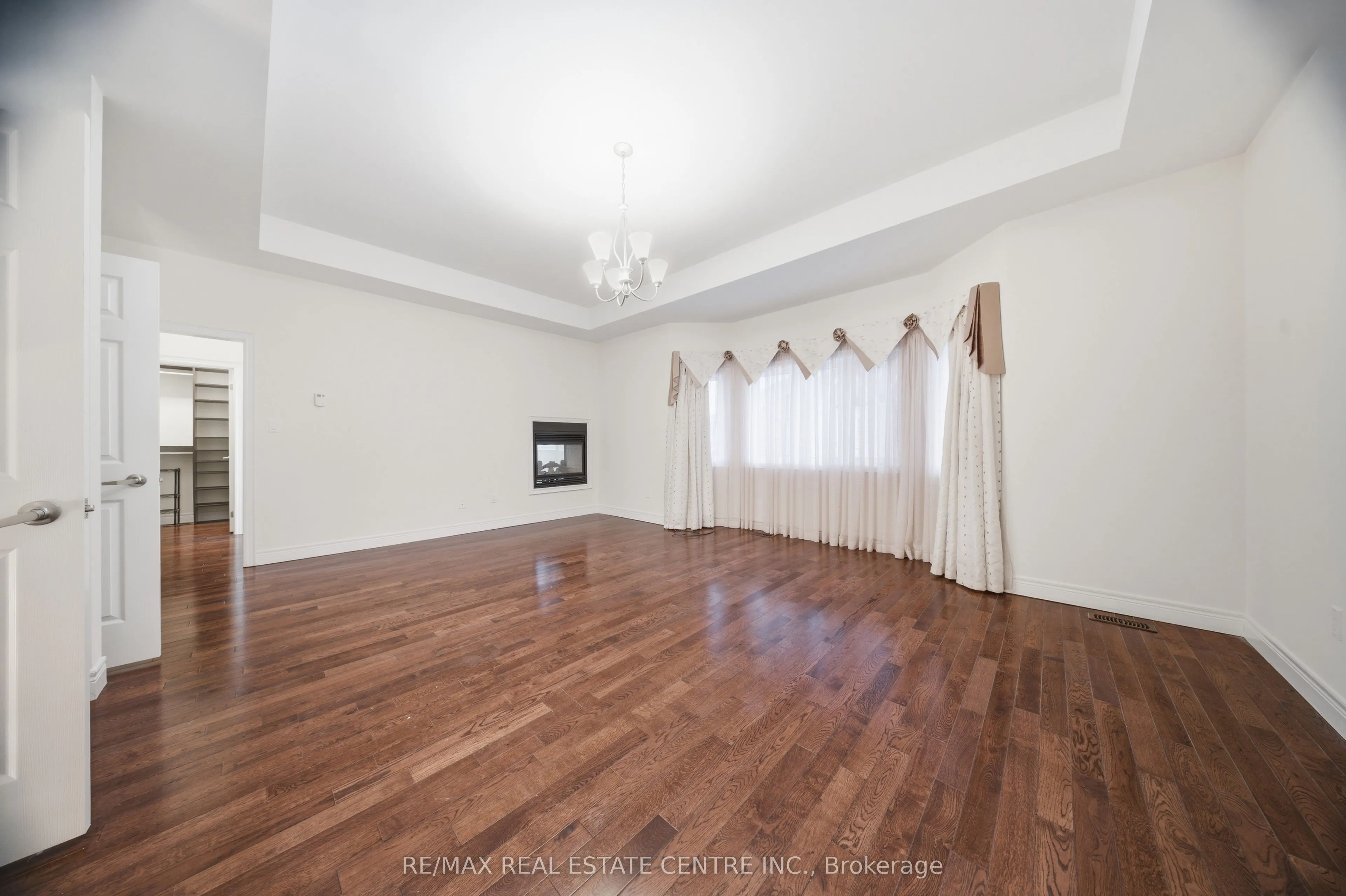 3290 Erin Centre Boulevard