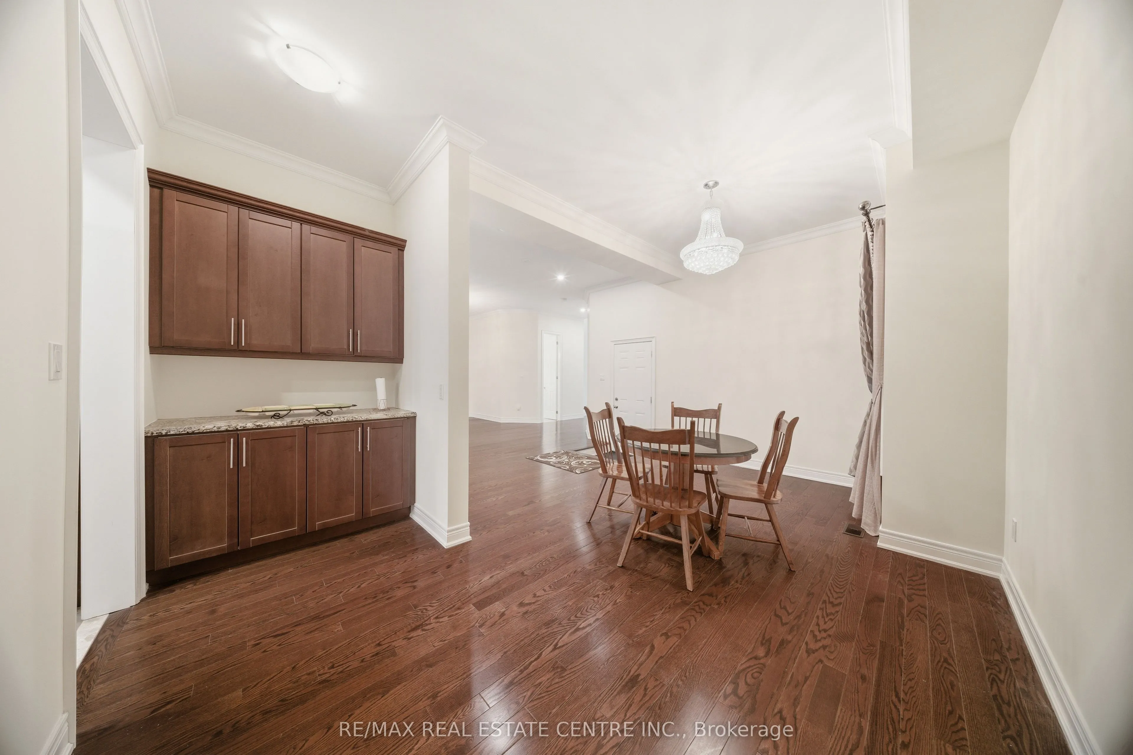 3290 Erin Centre Boulevard
