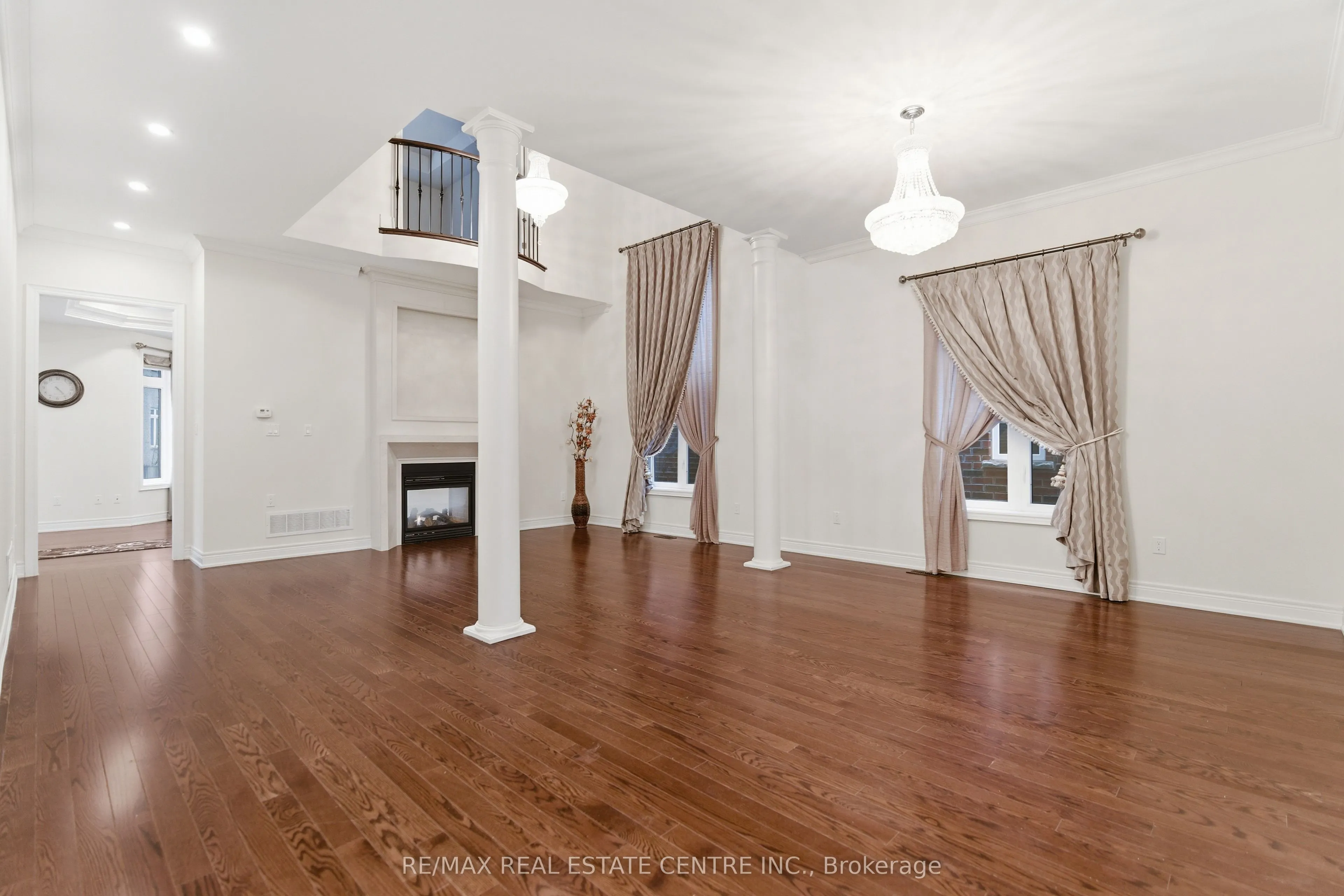 3290 Erin Centre Boulevard