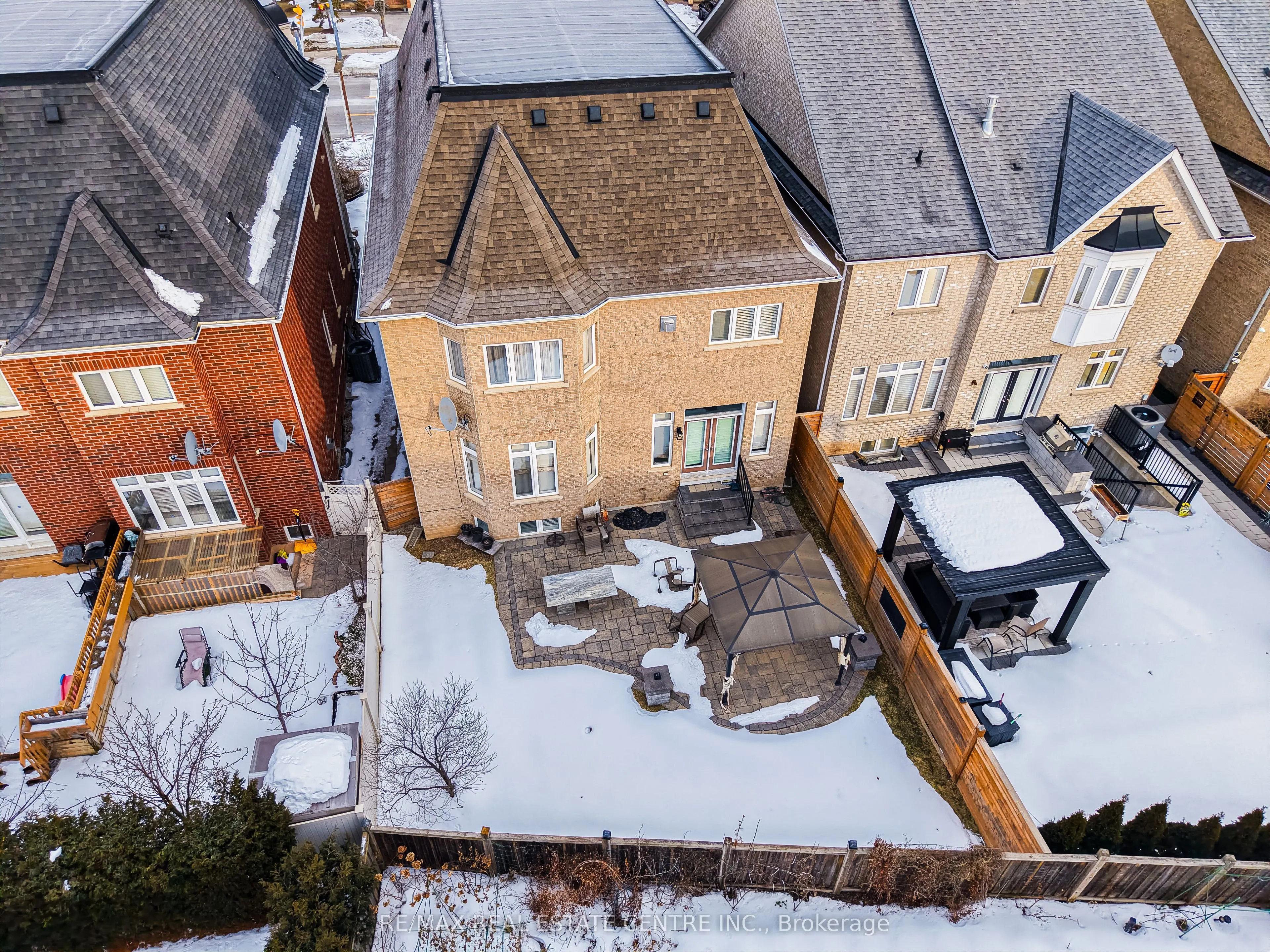 3290 Erin Centre Boulevard