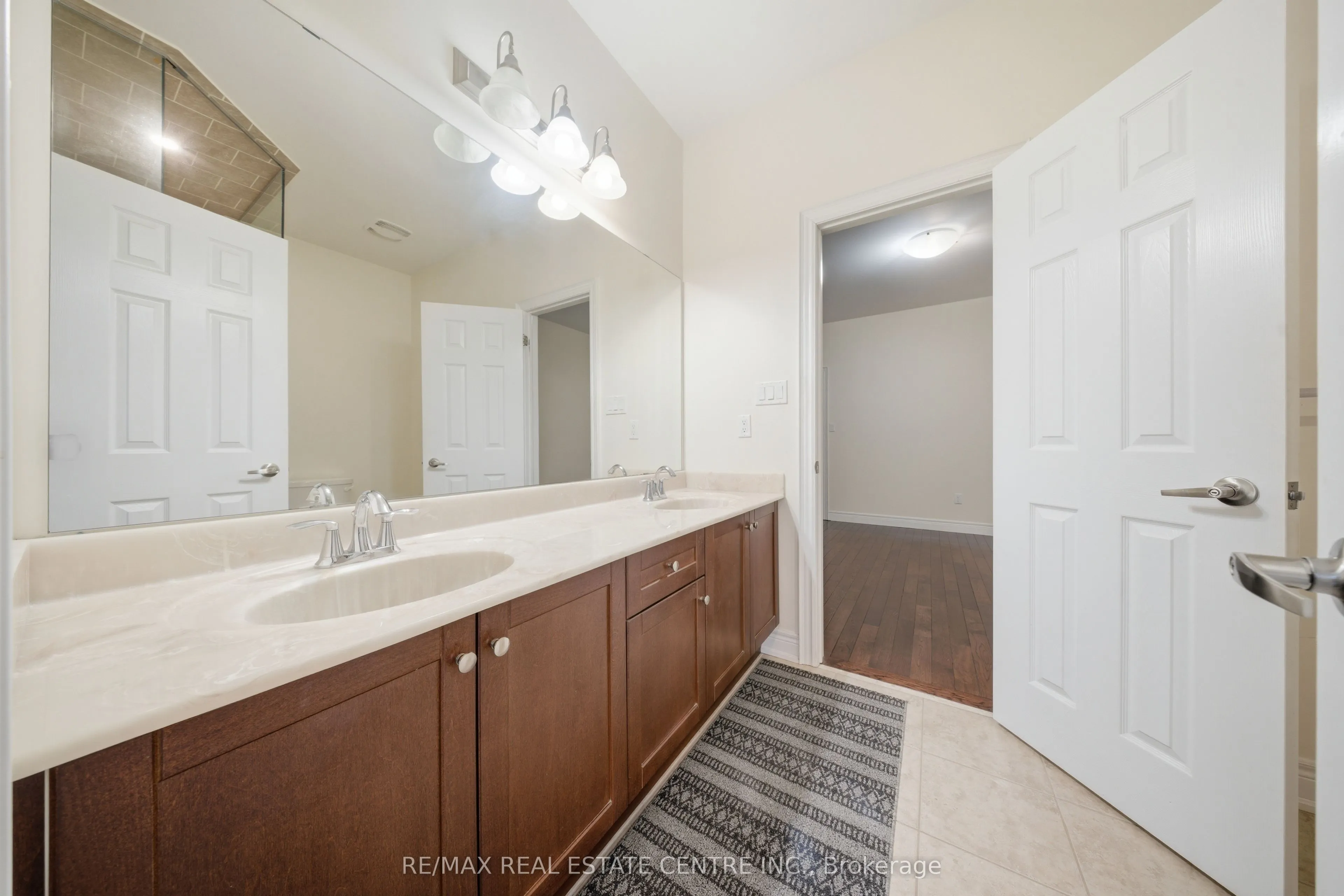 3290 Erin Centre Boulevard