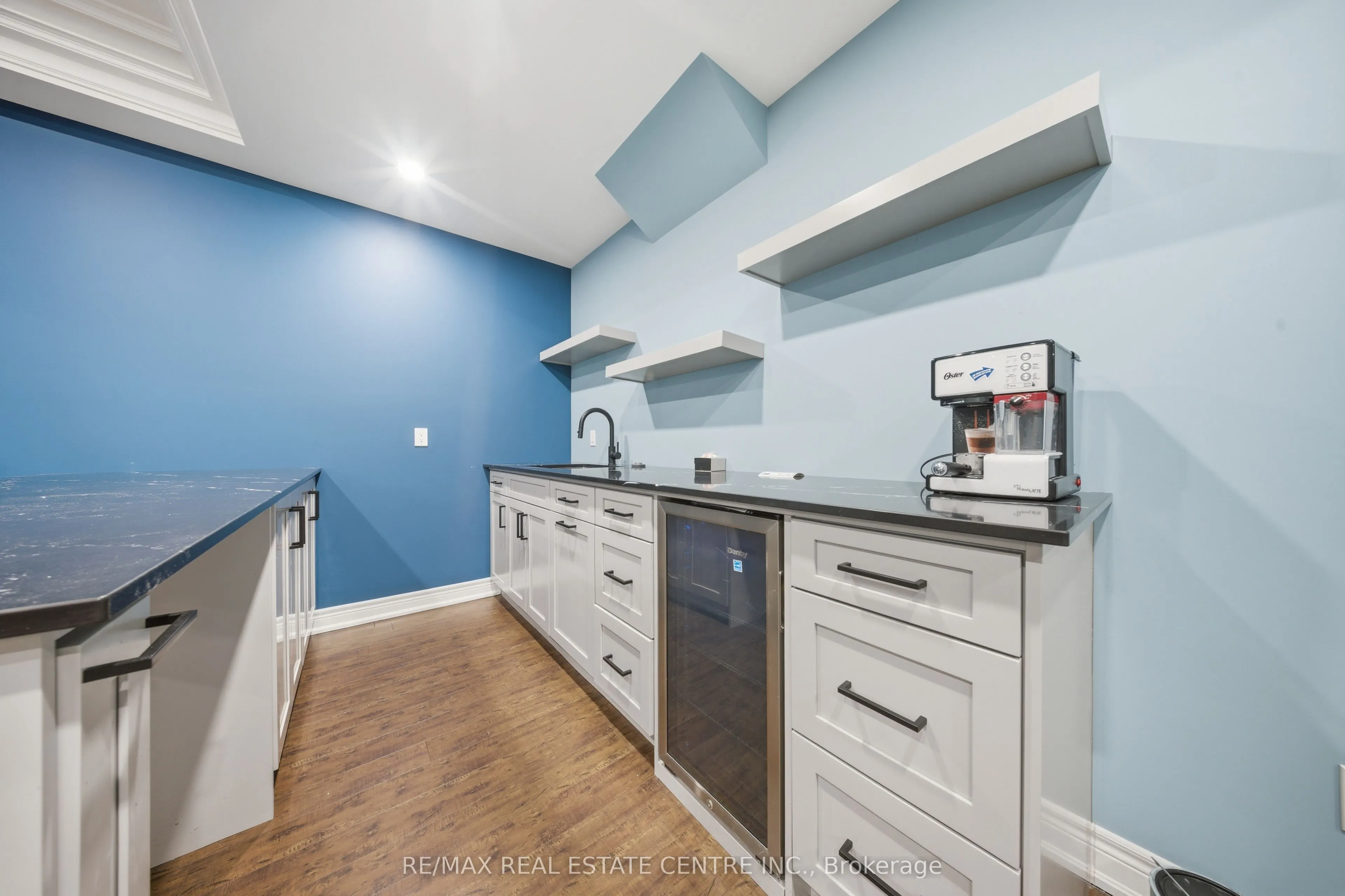 3290 Erin Centre Boulevard