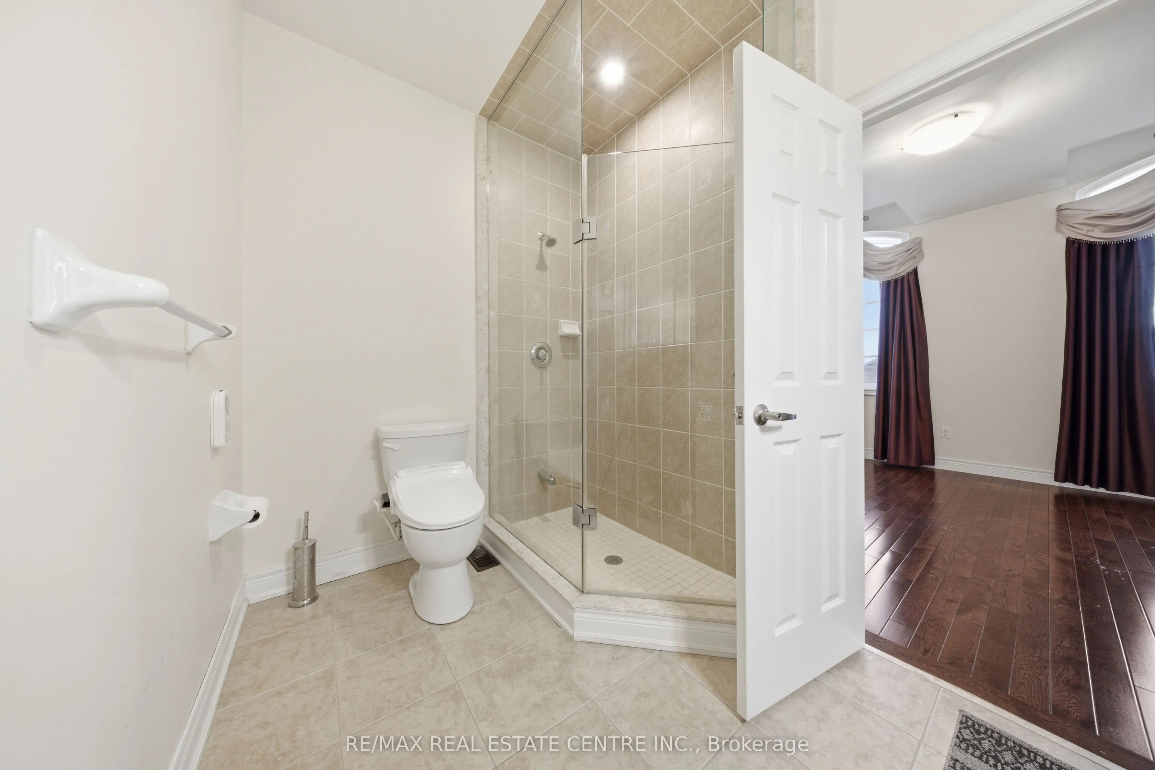 3290 Erin Centre Boulevard