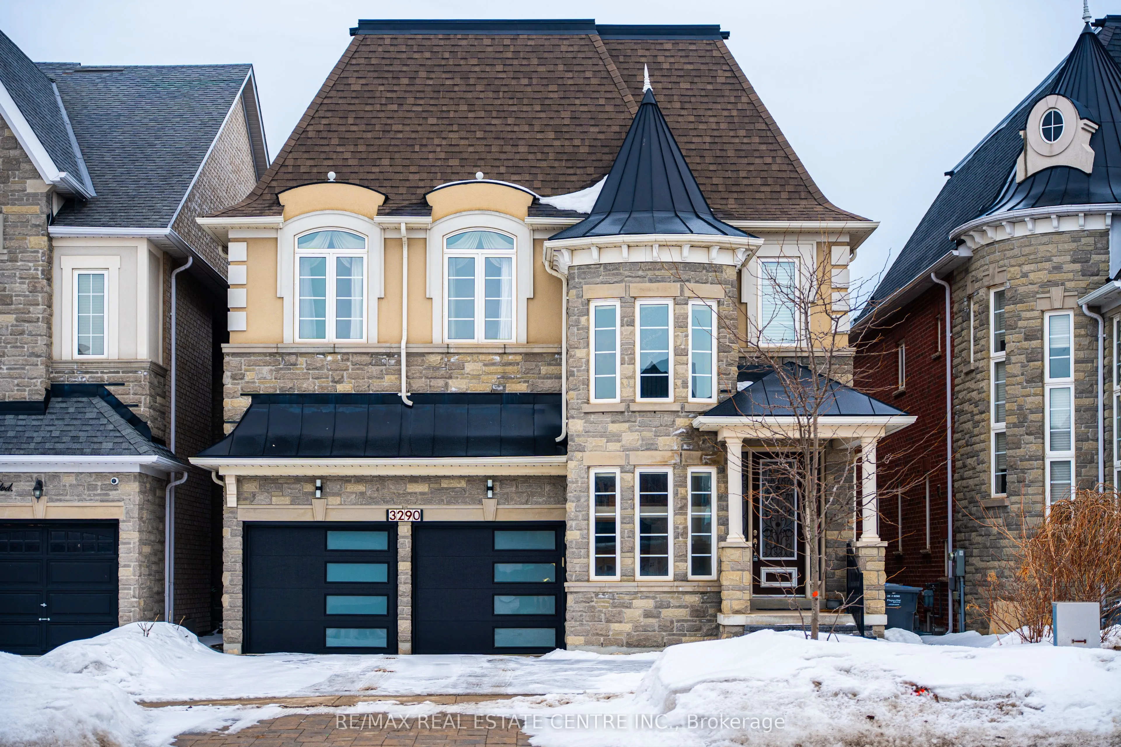 3290 Erin Centre Boulevard