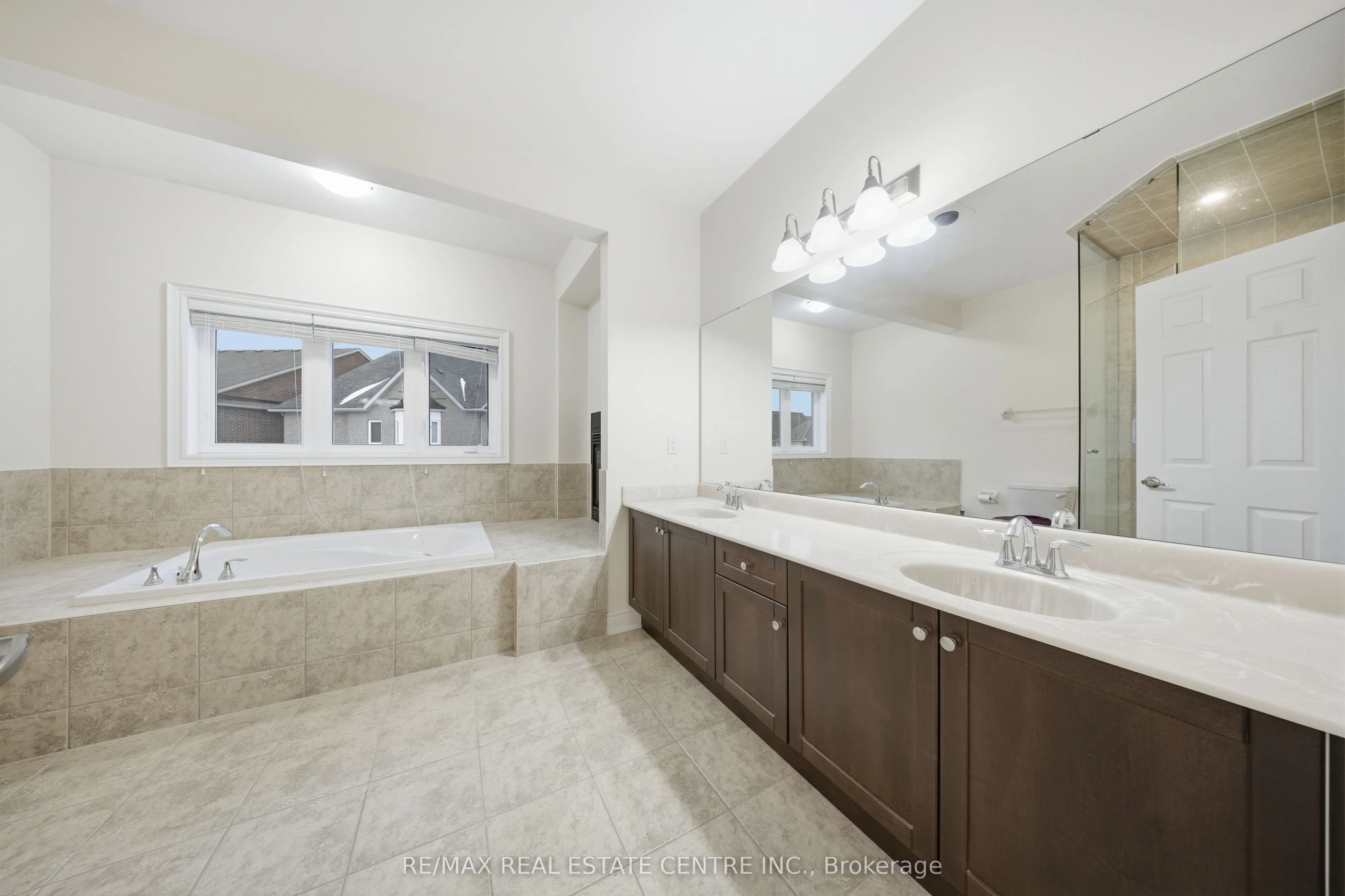 3290 Erin Centre Boulevard