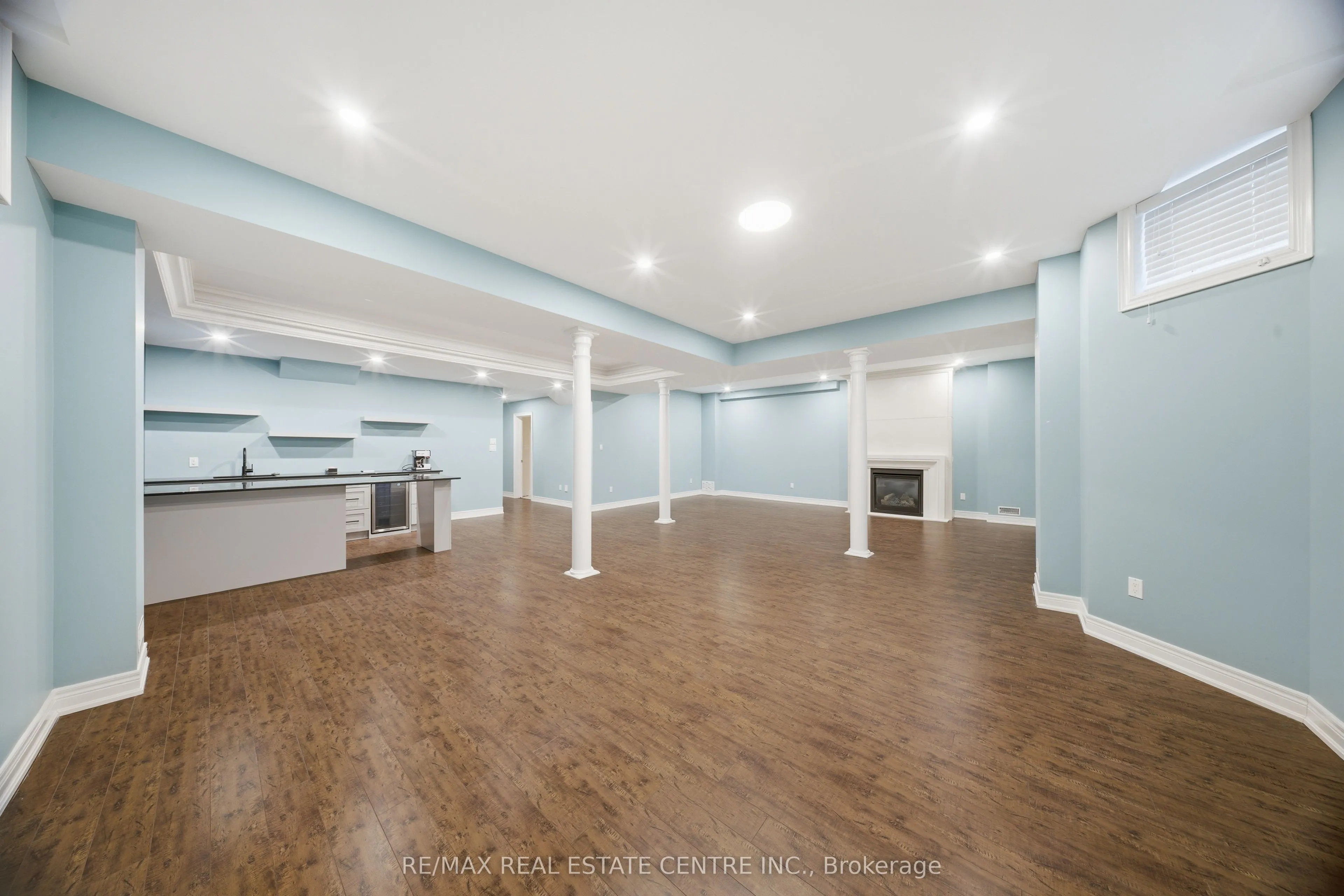 3290 Erin Centre Boulevard