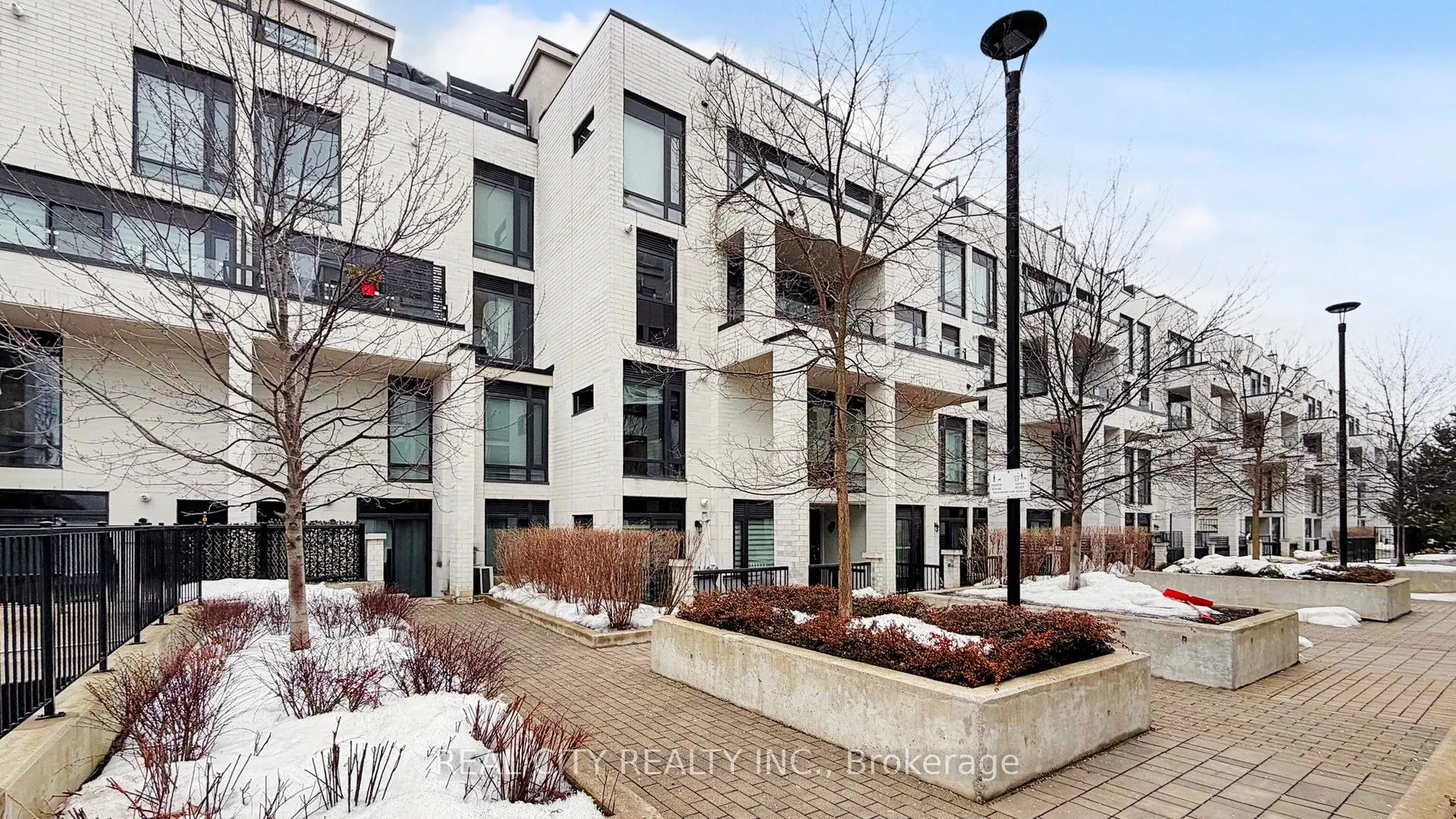 142 Widdicombe Hill Boulevard #511