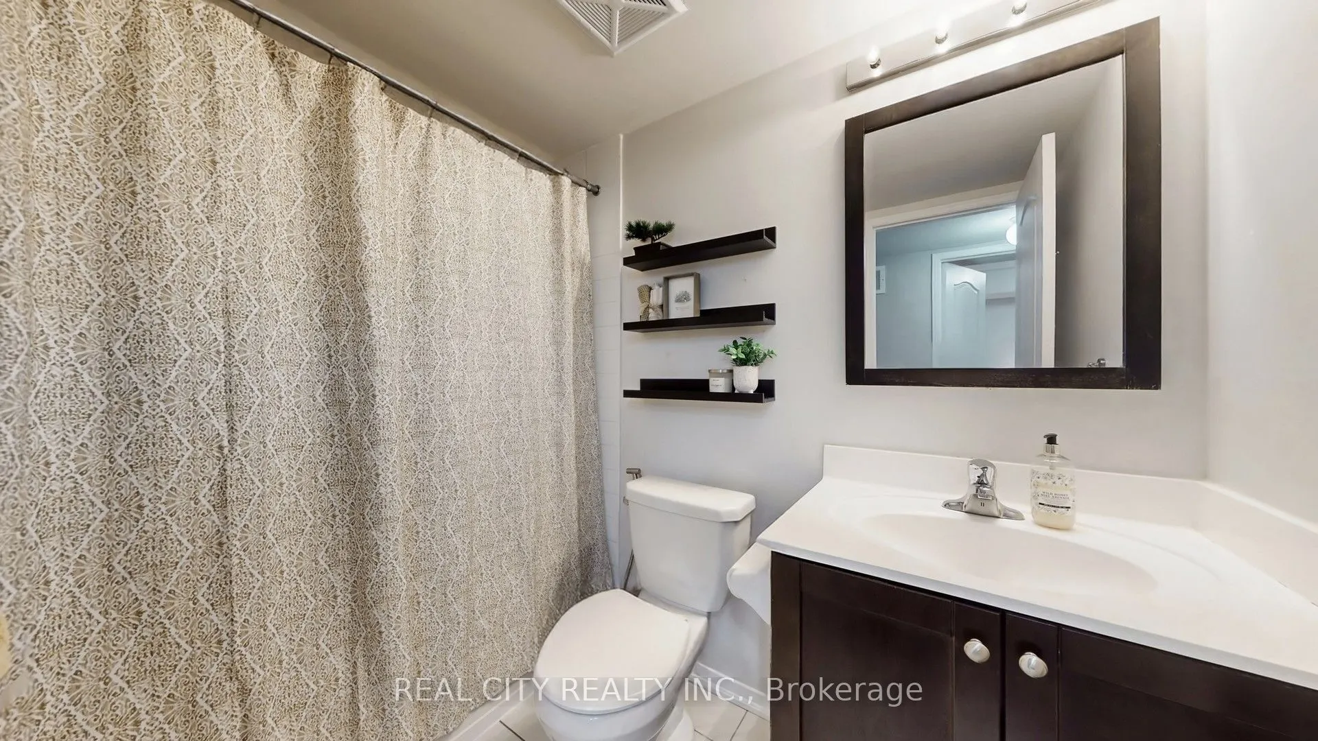 142 Widdicombe Hill Boulevard #511