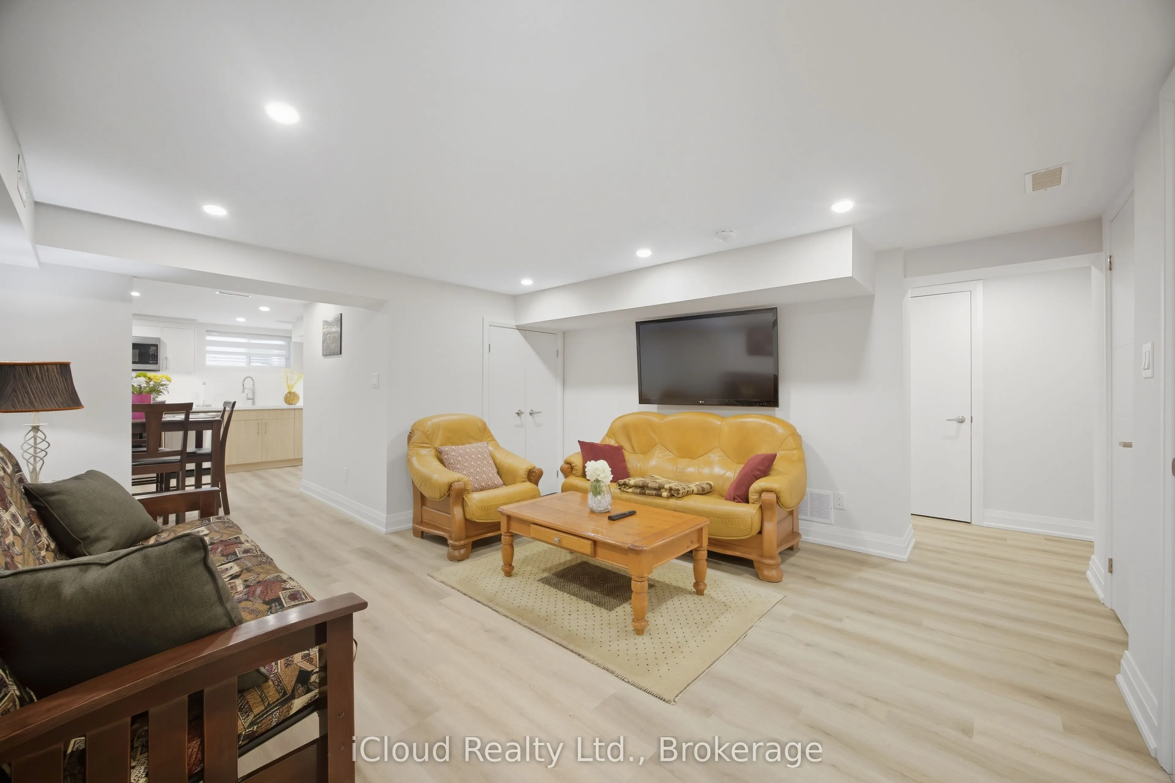 23 Swanhurst Boulevard #B