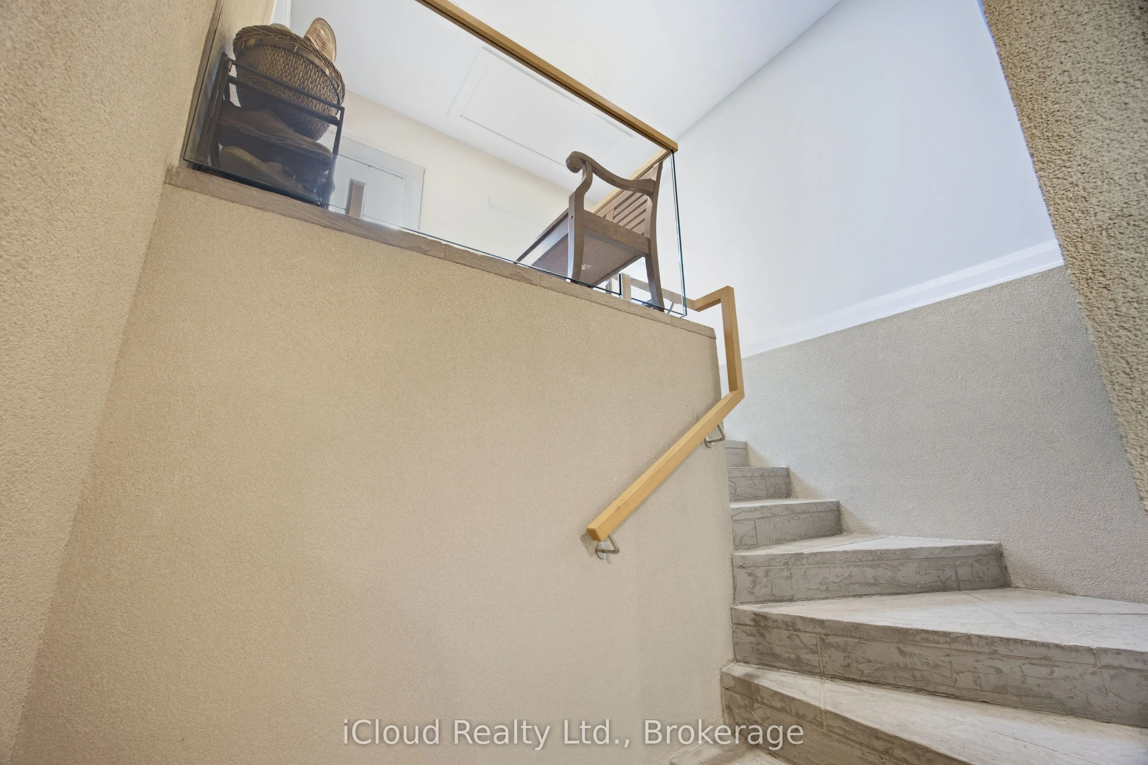 23 Swanhurst Boulevard #B