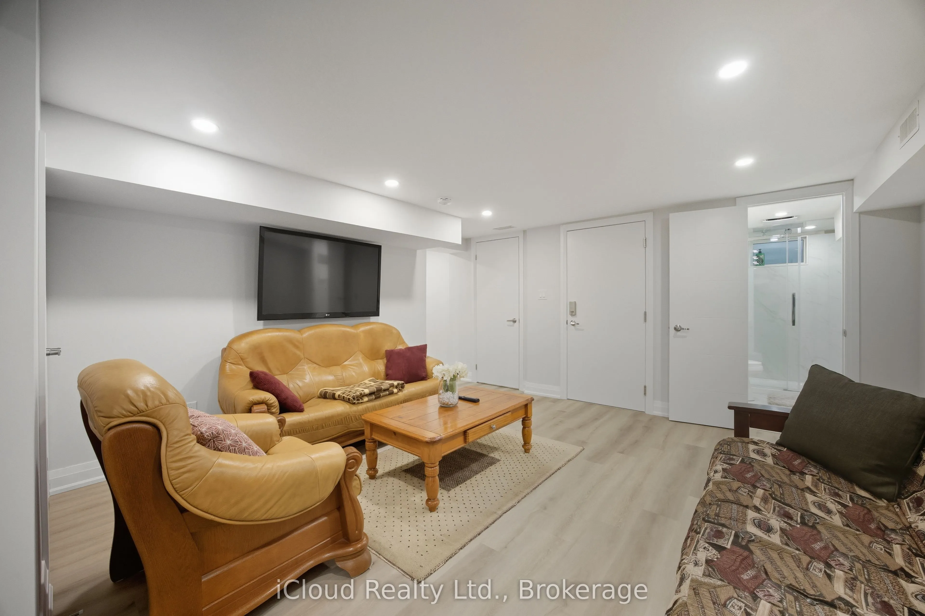 23 Swanhurst Boulevard #B