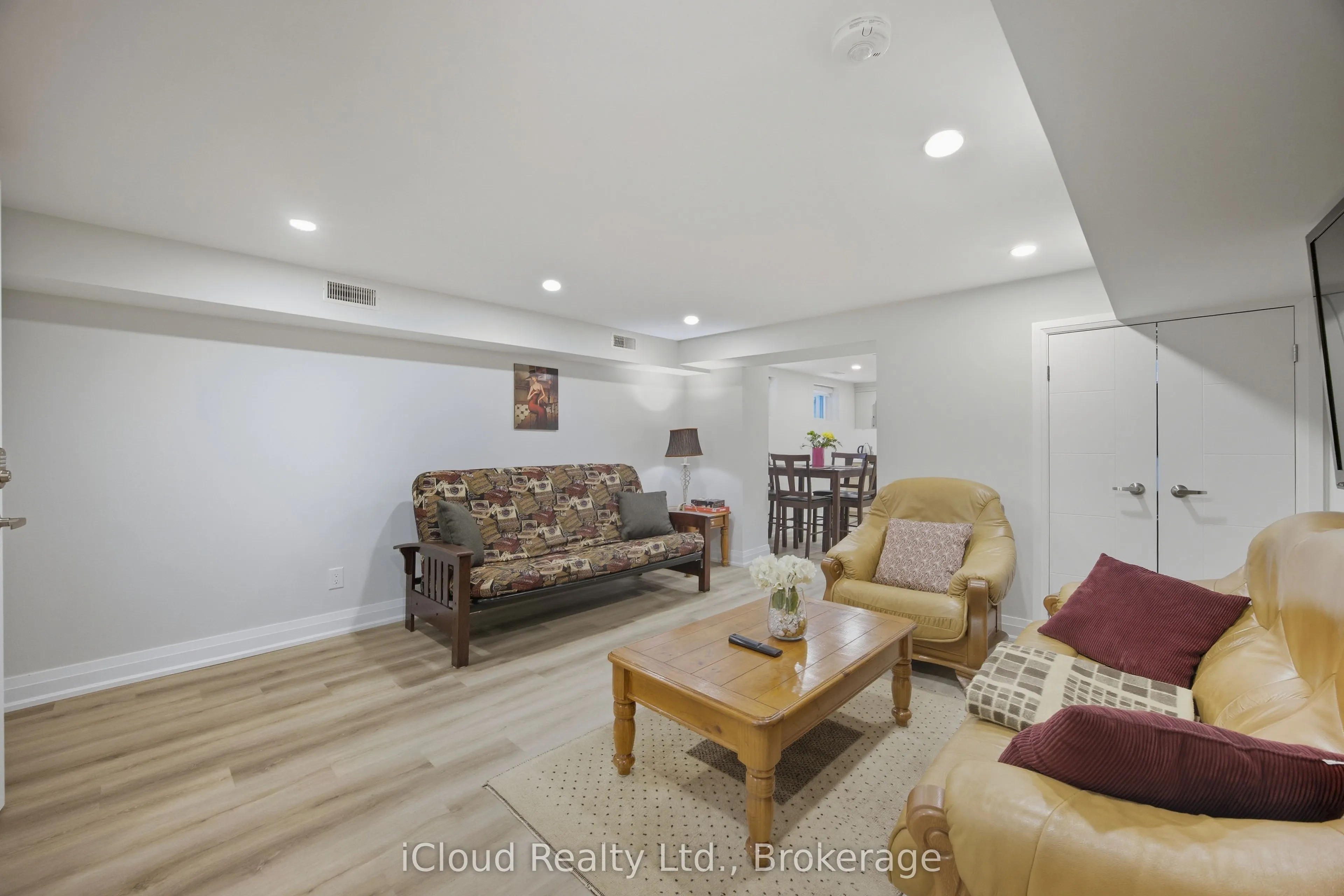 23 Swanhurst Boulevard #B