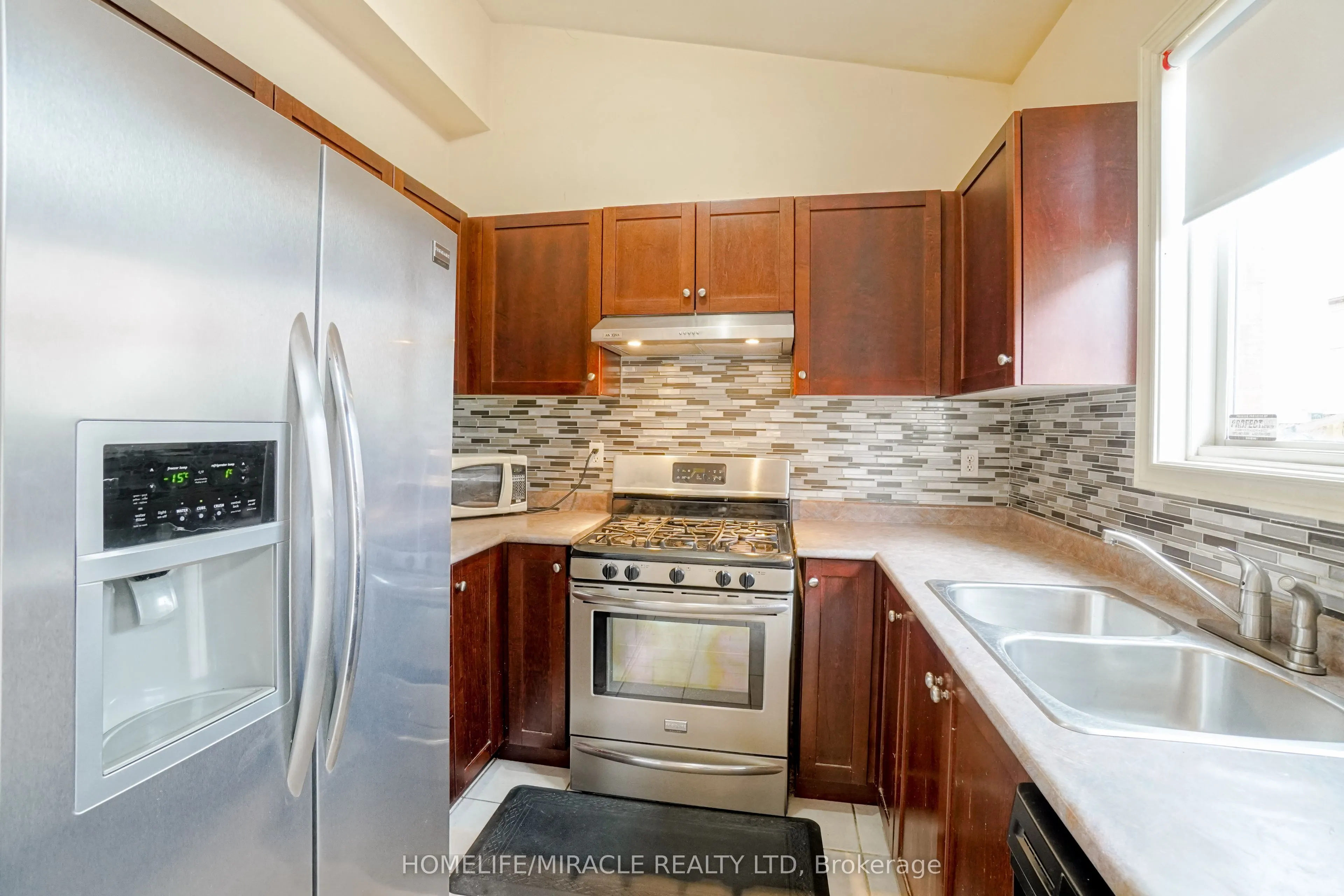 824 Khan Crescent