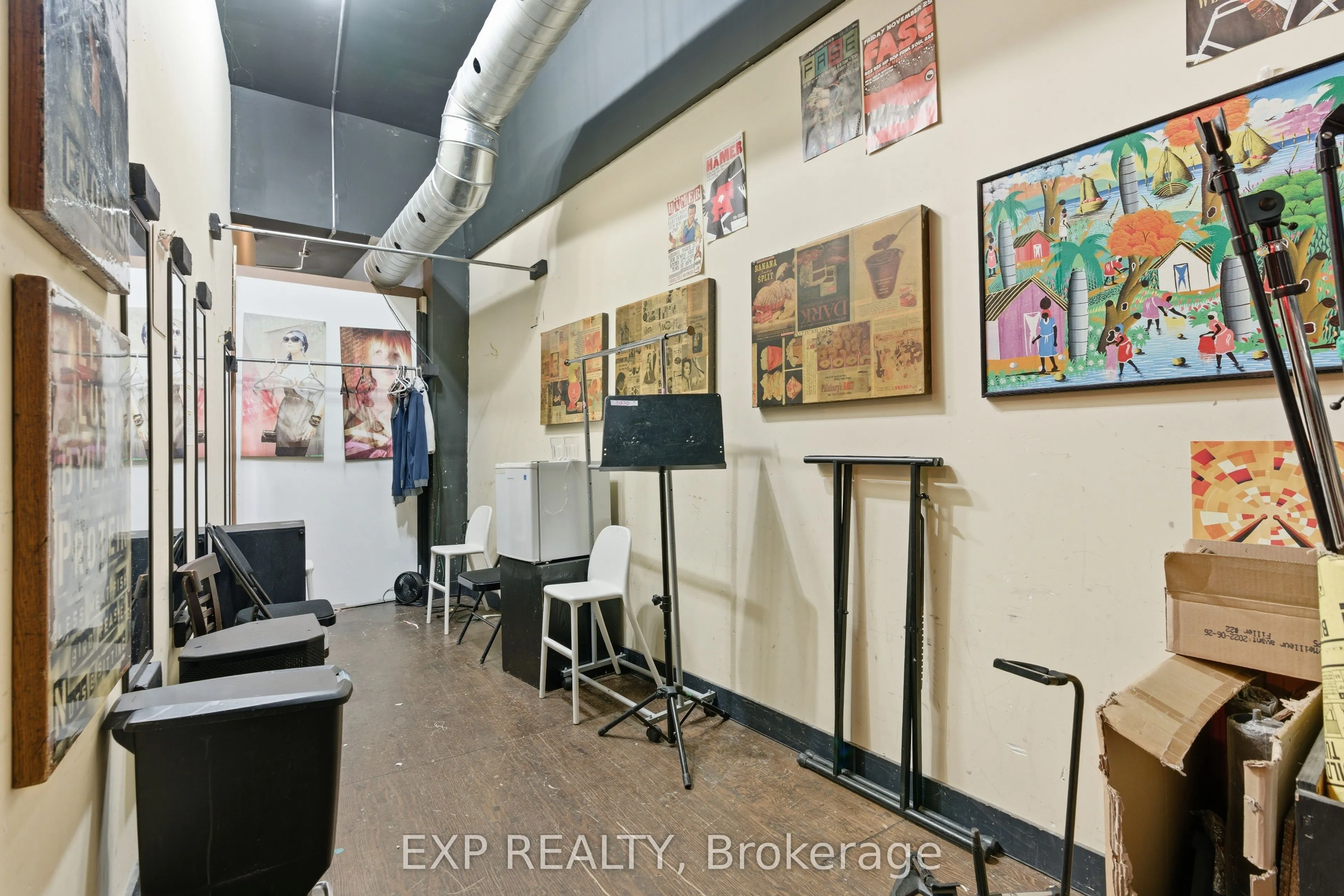 3030 Dundas Street W