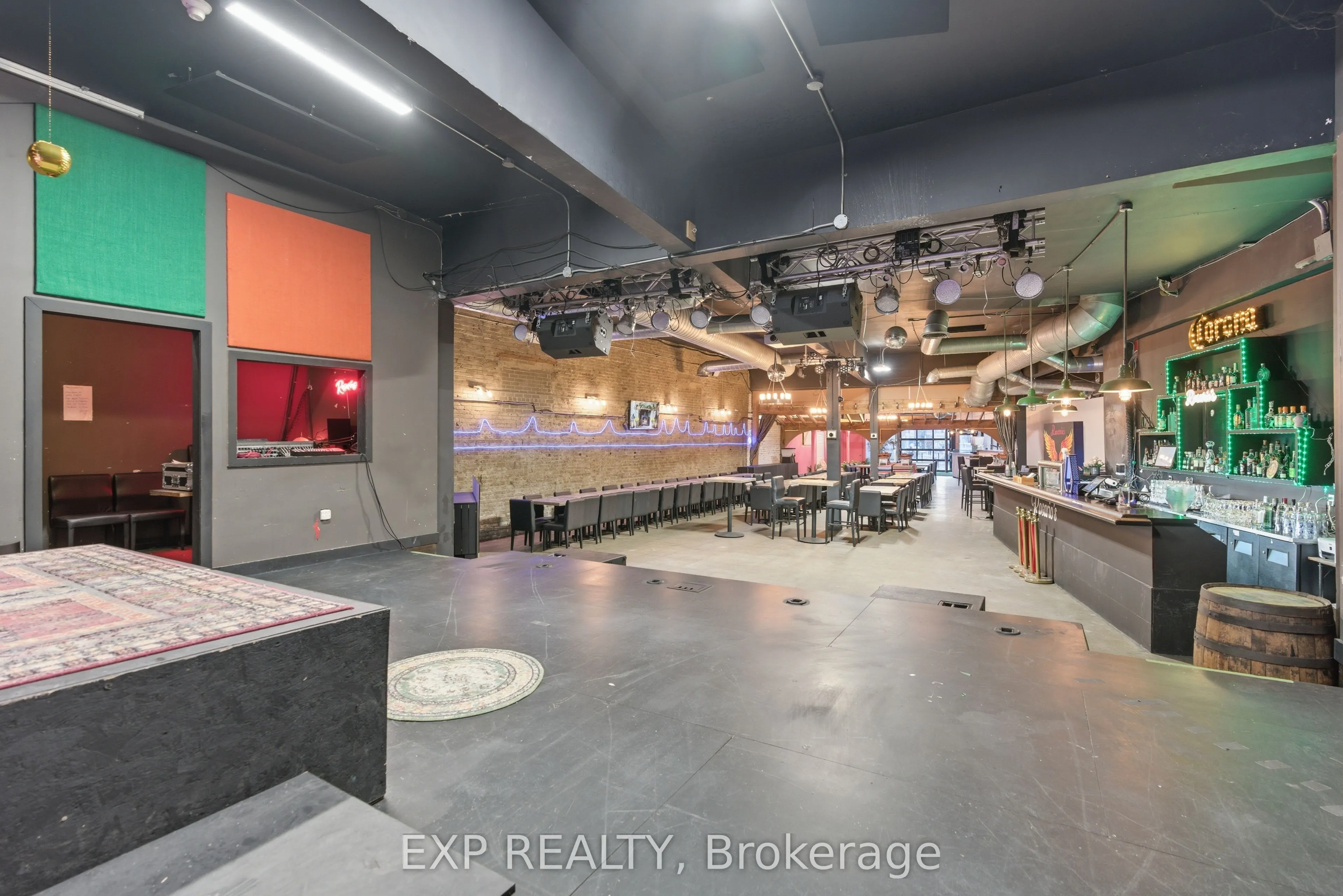 3030 Dundas Street W