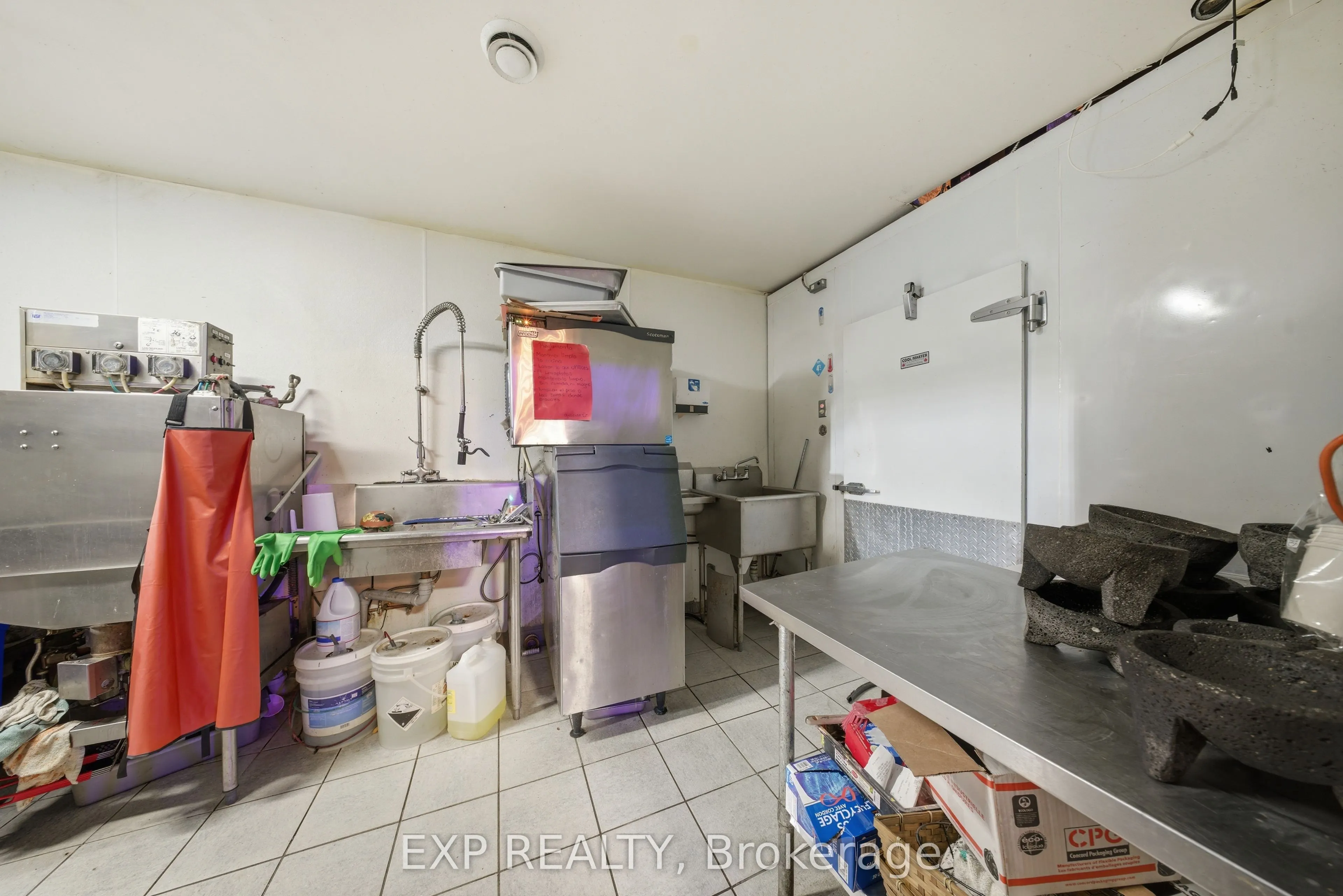 3030 Dundas Street W