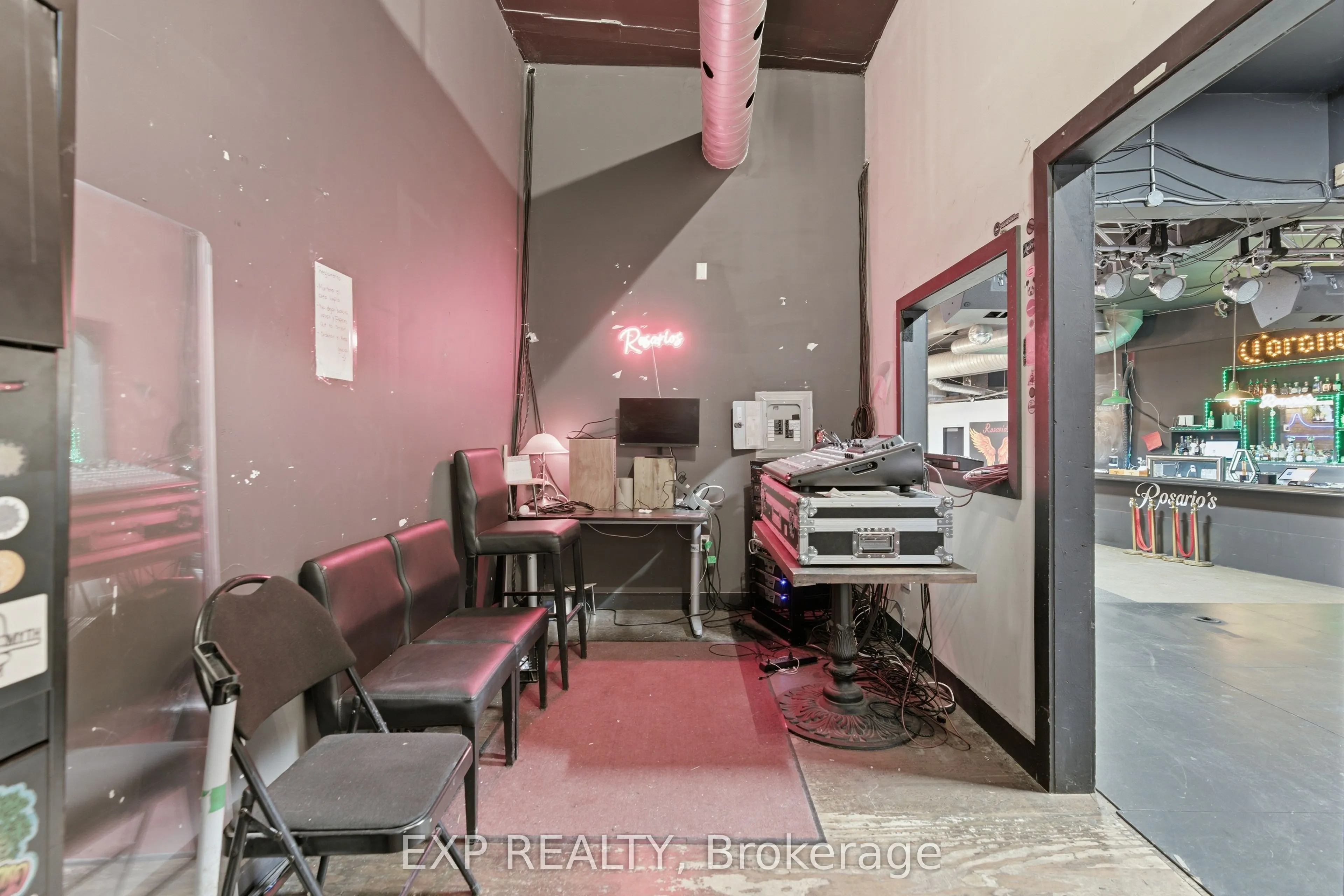3030 Dundas Street W