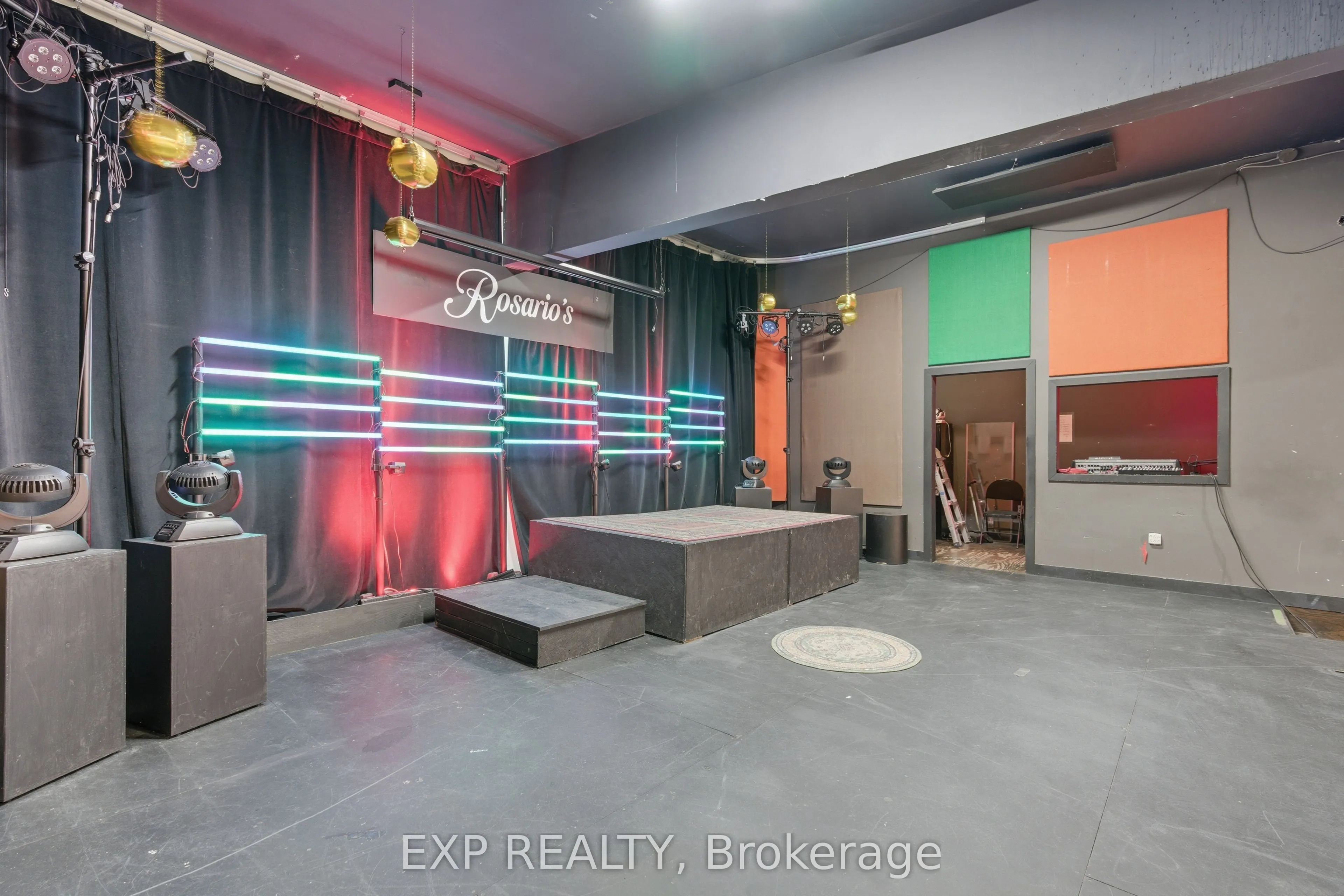 3030 Dundas Street W
