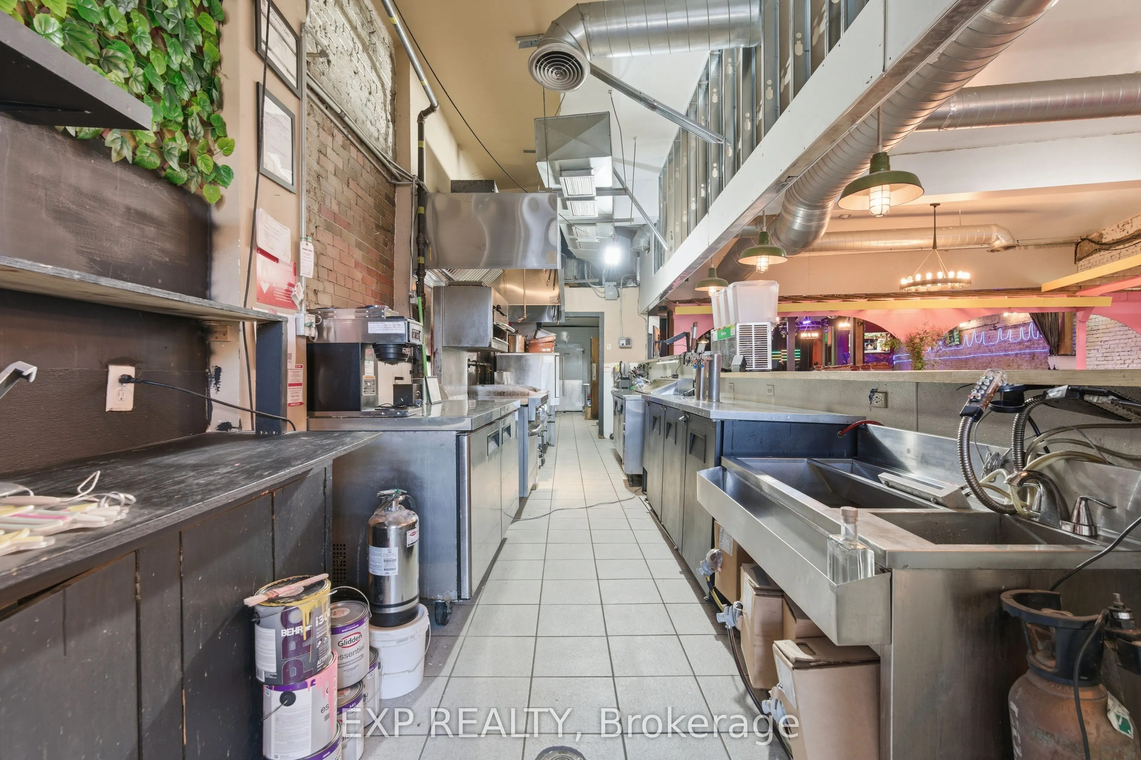 3030 Dundas Street W