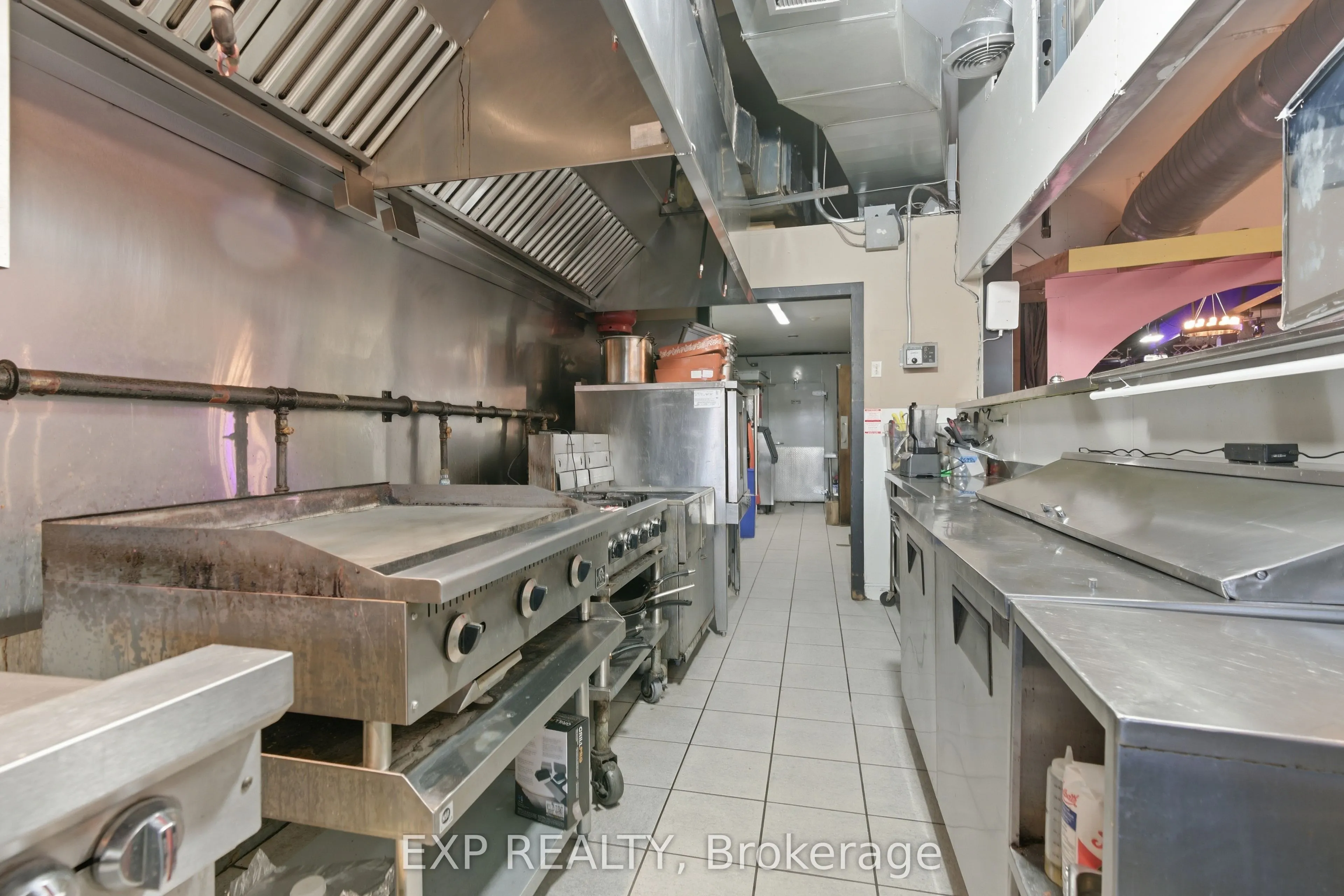 3030 Dundas Street W