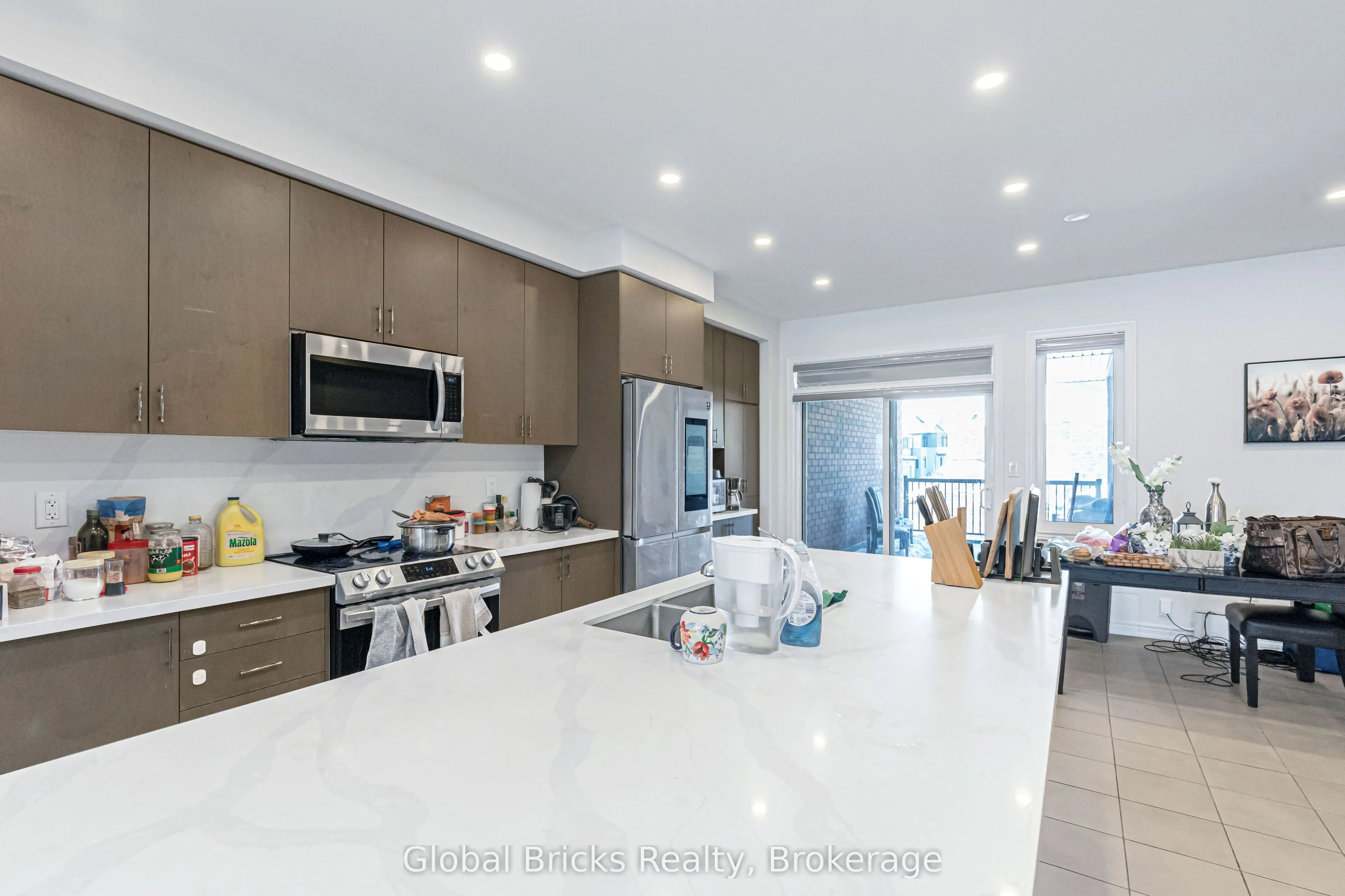 49 Burnhamthorpe Road E