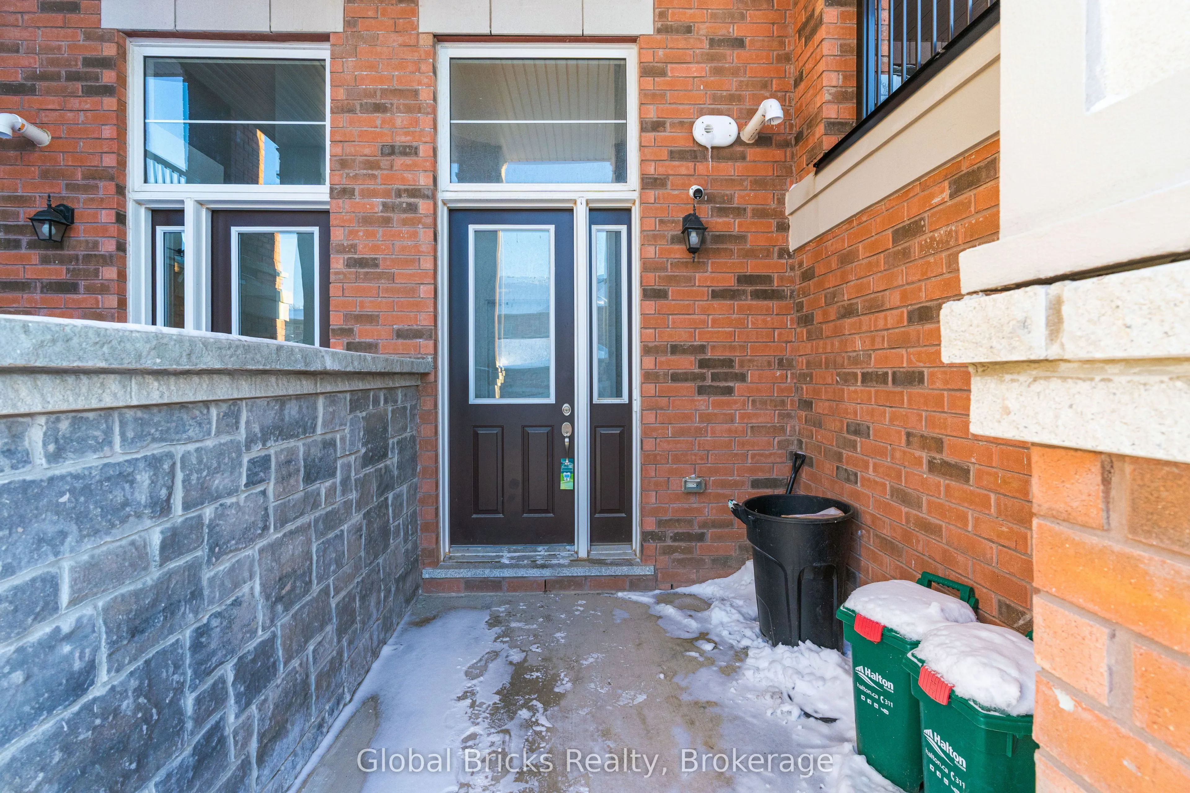49 Burnhamthorpe Road E