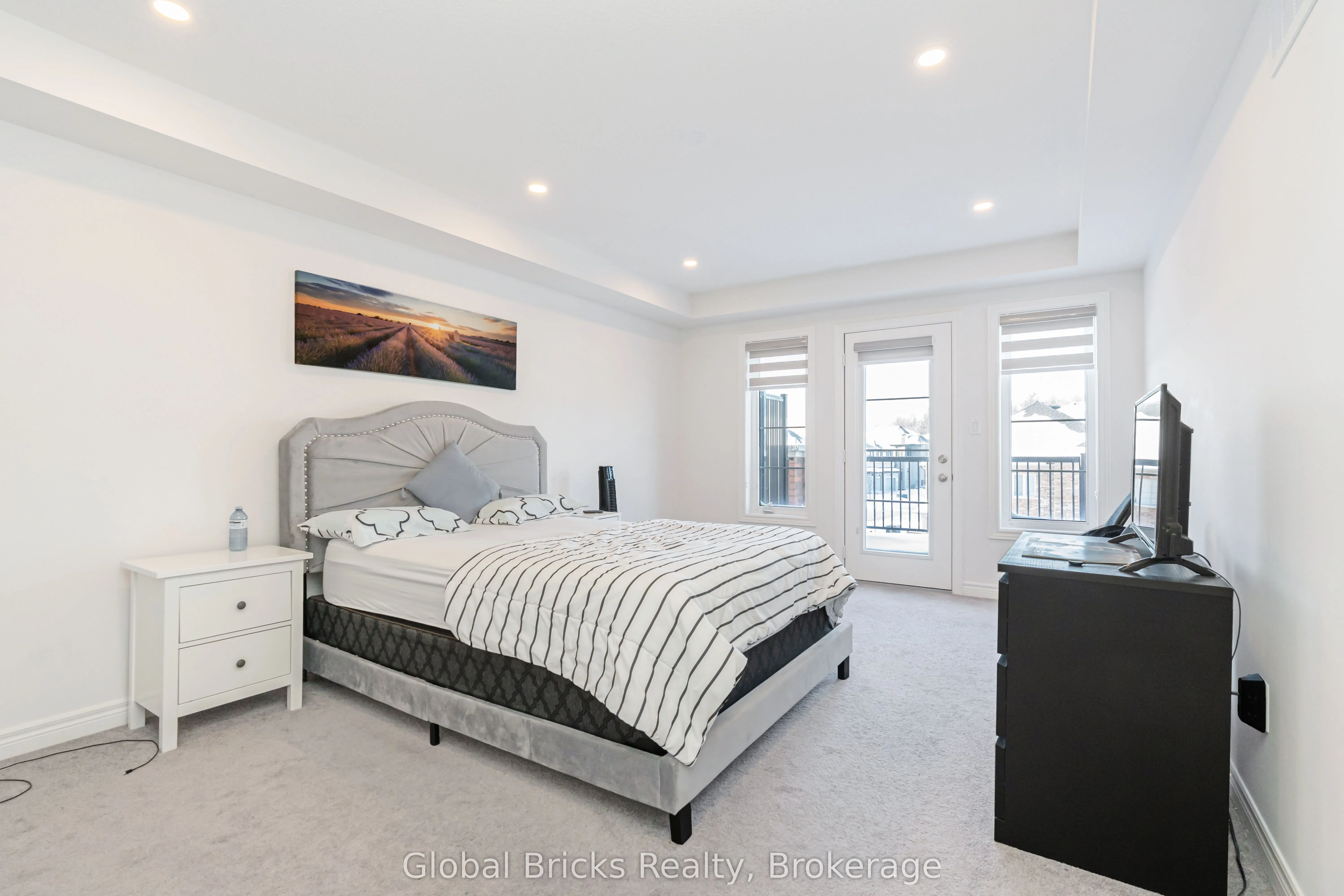 49 Burnhamthorpe Road E