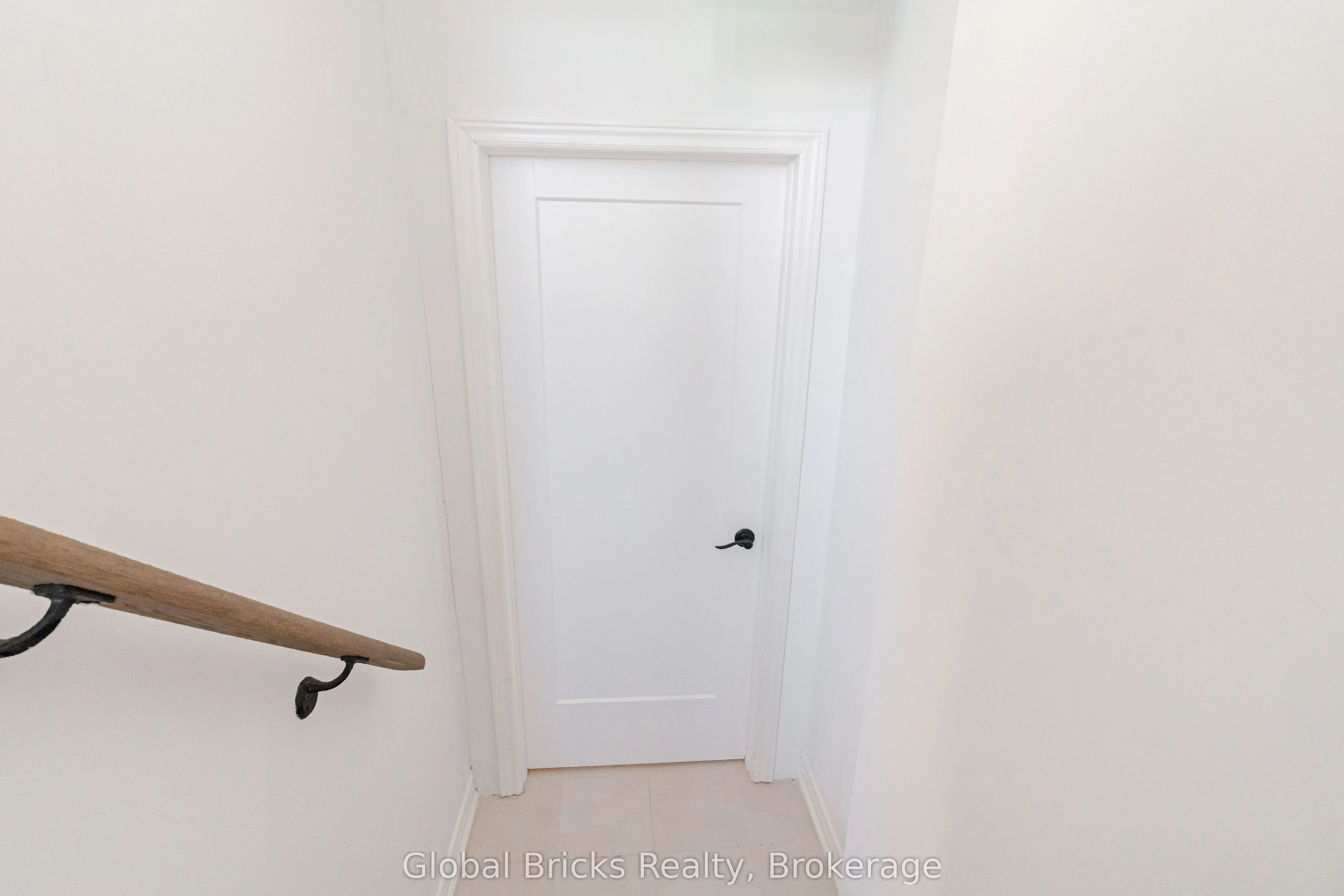 49 Burnhamthorpe Road E