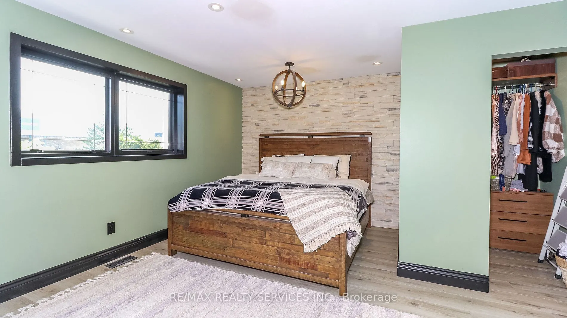 20 Manett Crescent
